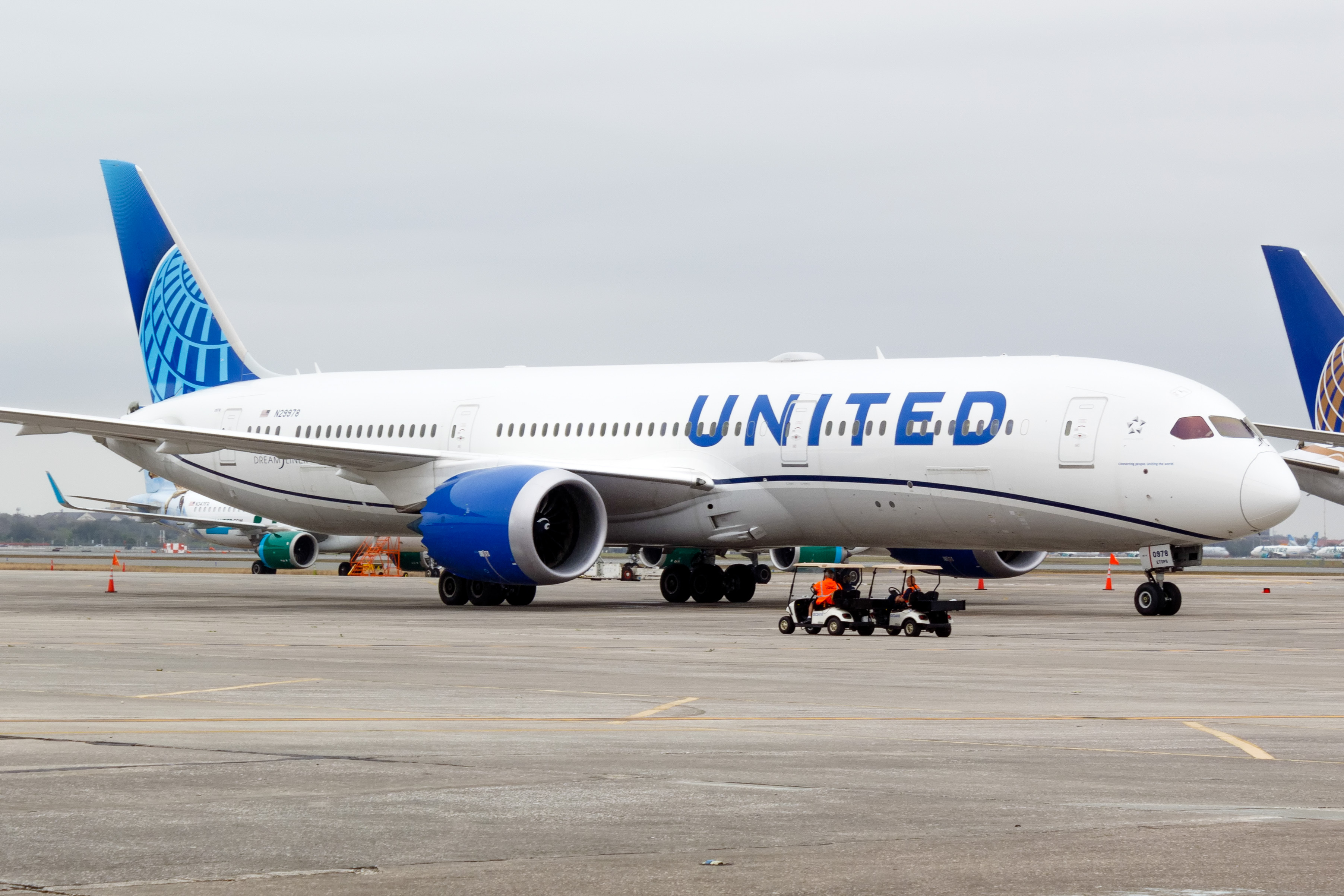 Full size: United Airlines Boeing 787-9 N29978  at Orlando International Airport