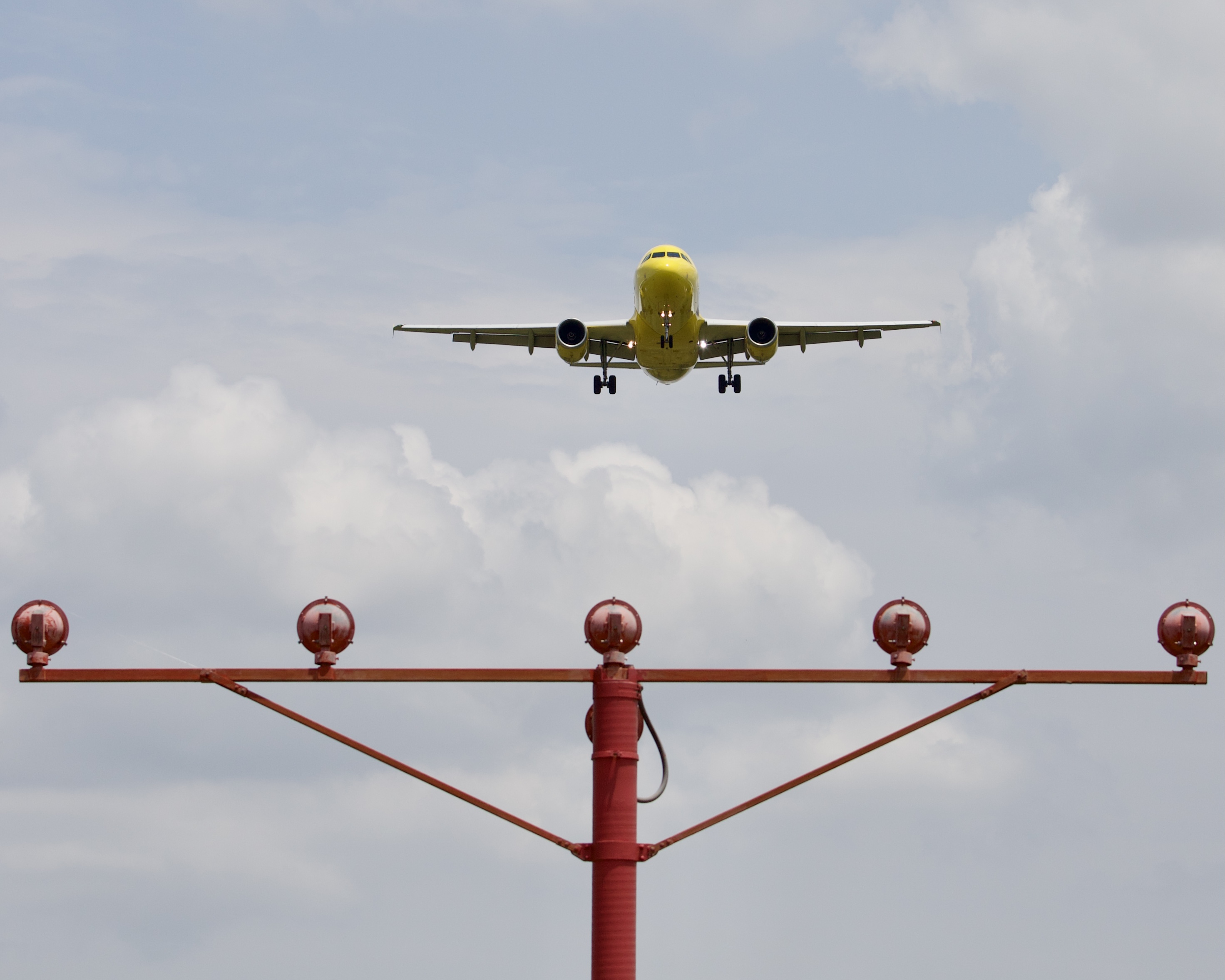 Full size: Spirit Airlines Airbus A319 N529NK at Houston-George Bush Intercontinental Airport