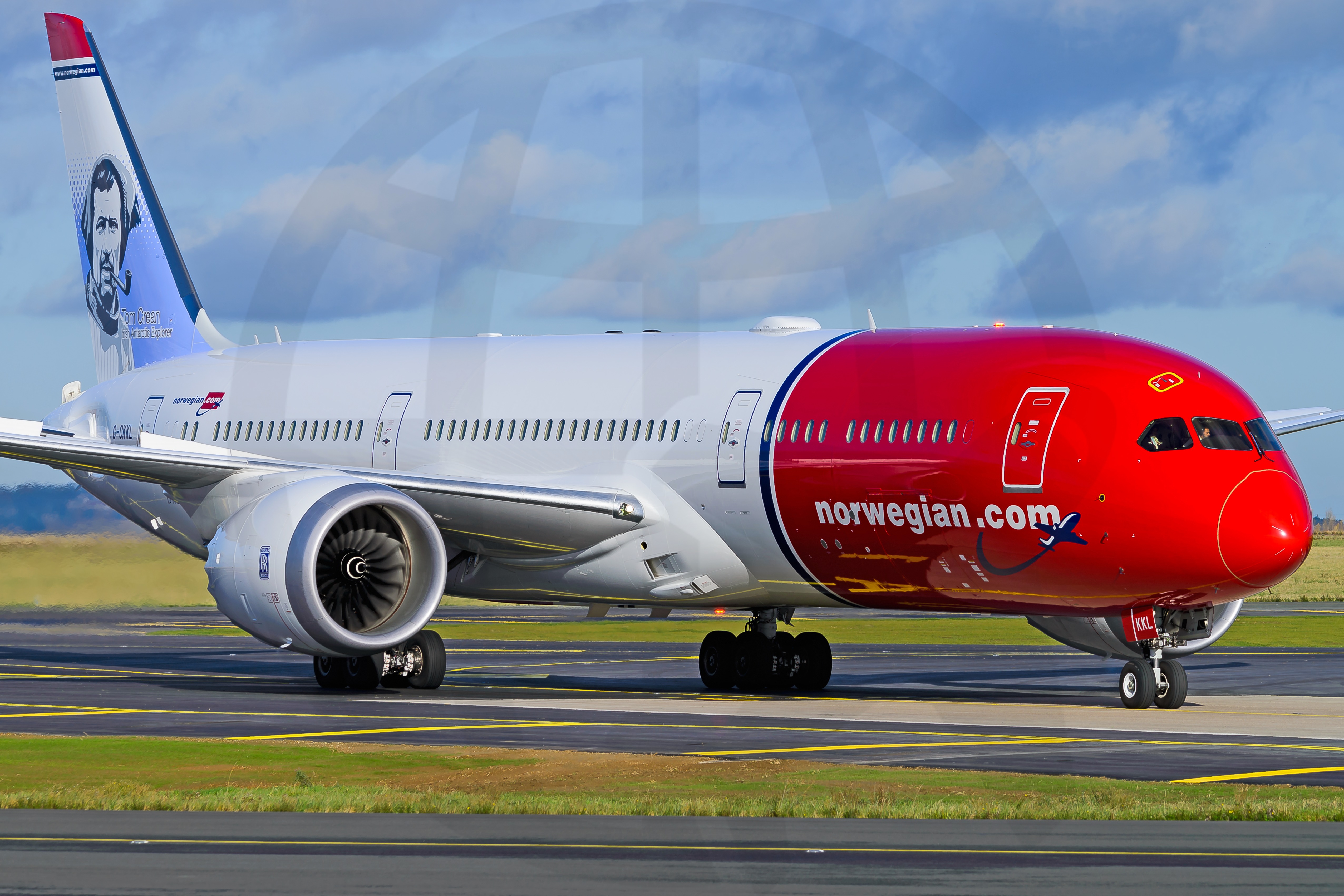 Full size: Norwegian Air Boeing 787-9 G-CKKL at Paris Charles de Gaulle Airport