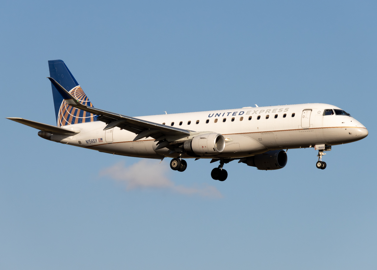 Full size: United Express Embraer E175 N156SY at Hector International Airport