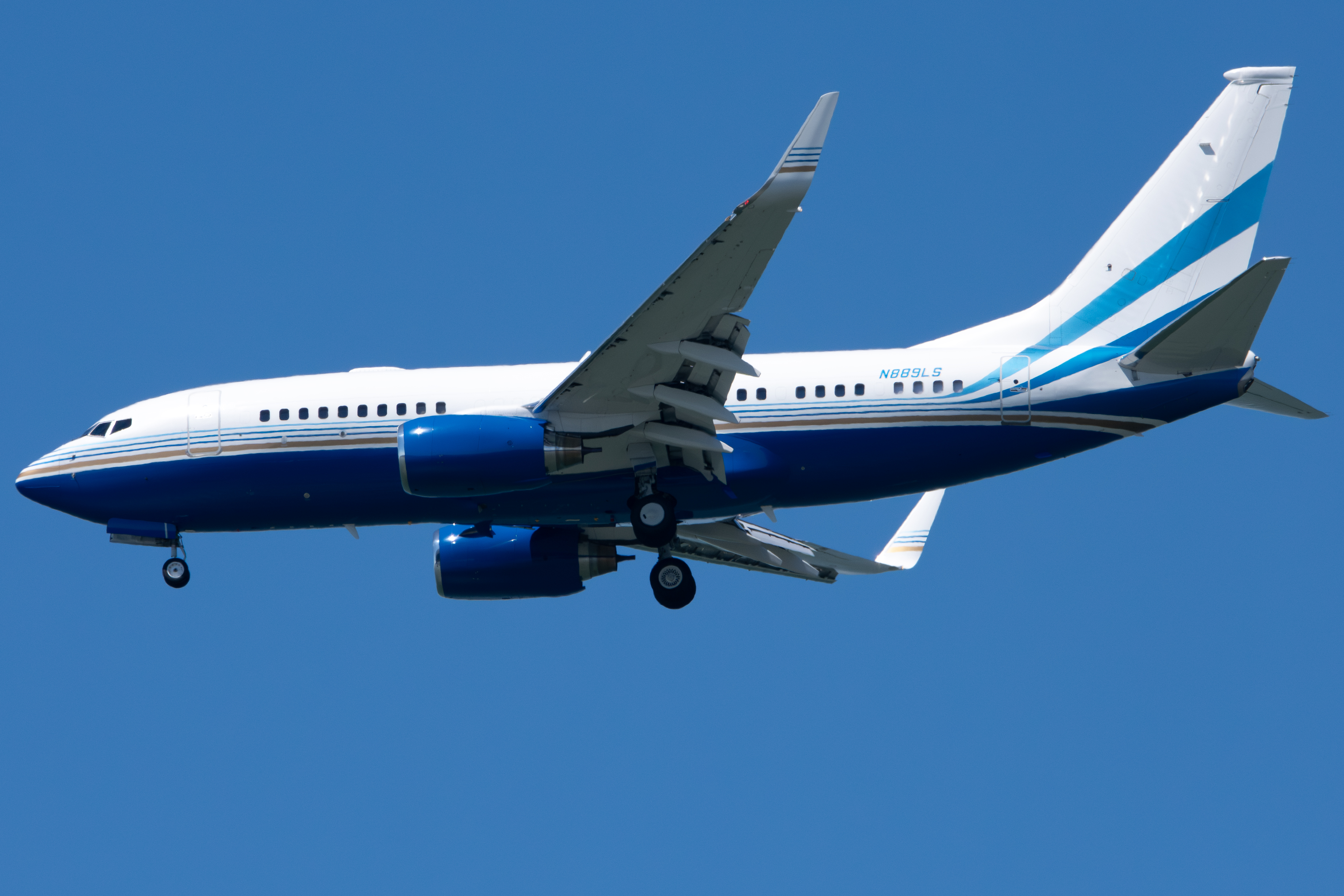 Full size: Las Vegas Sands Boeing 737-700BBJ N889LS at San Francisco International Airport