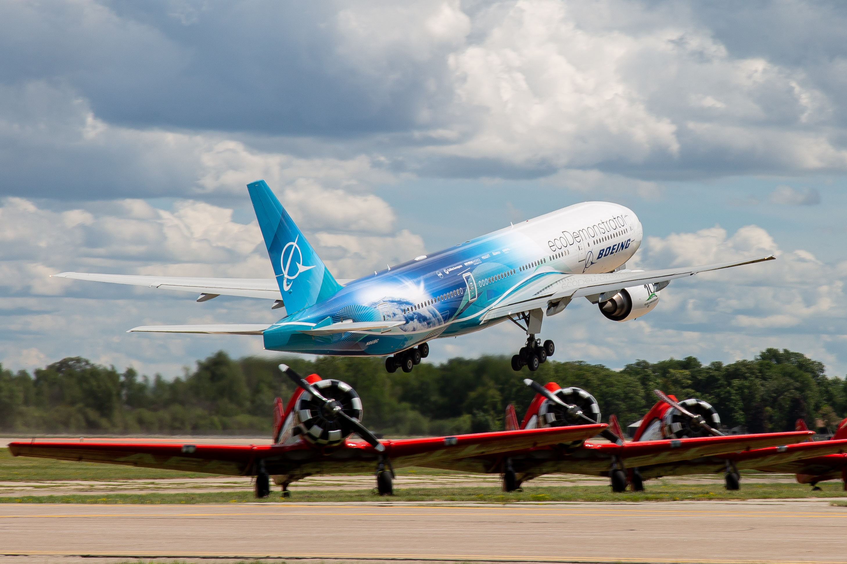 Full size: Boeing Boeing 777-200ER N861BC at Wittman Regional Airport