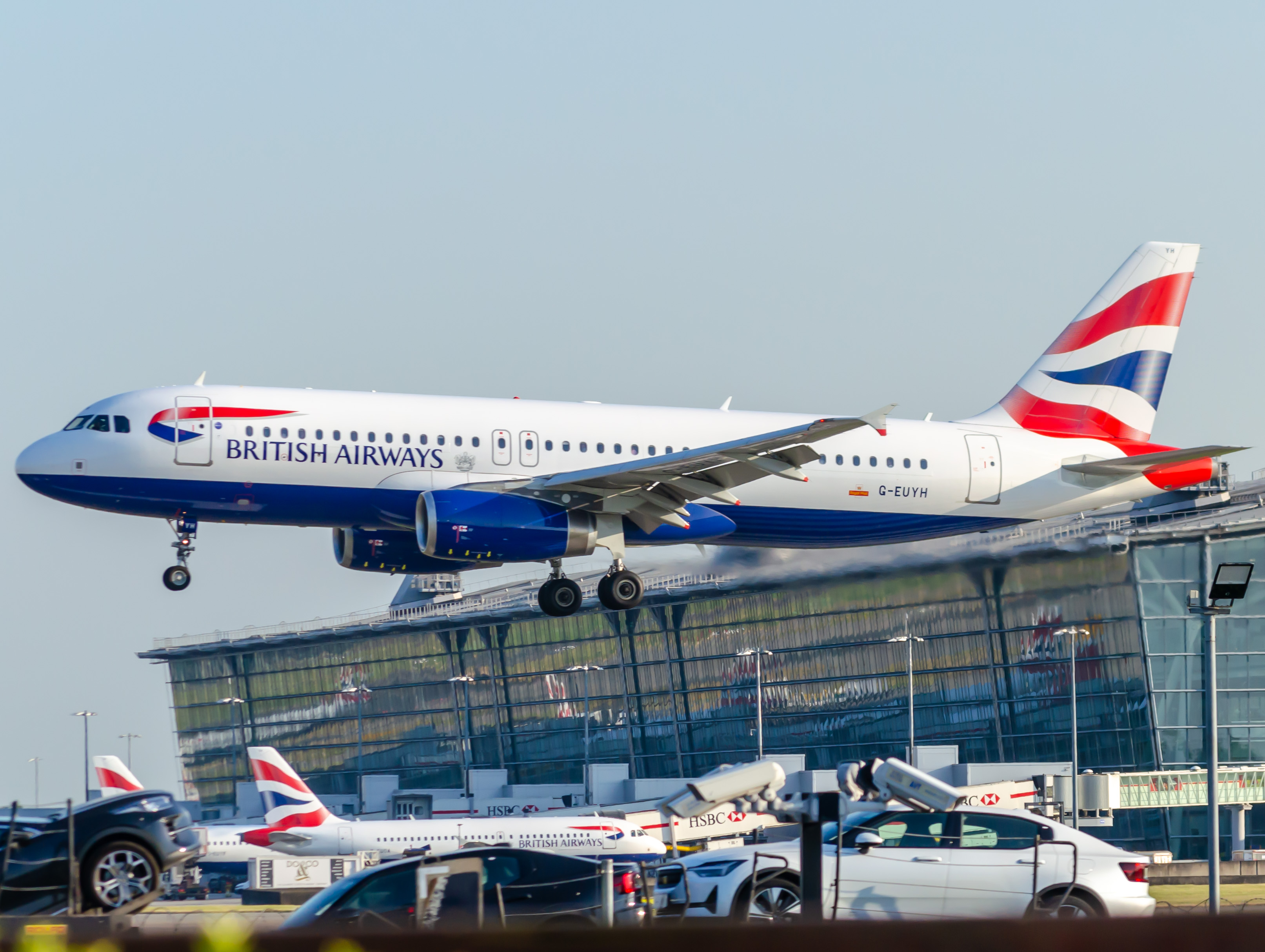 Full size: British Airways Airbus A320 GEUYH  at London Heathrow International Airport