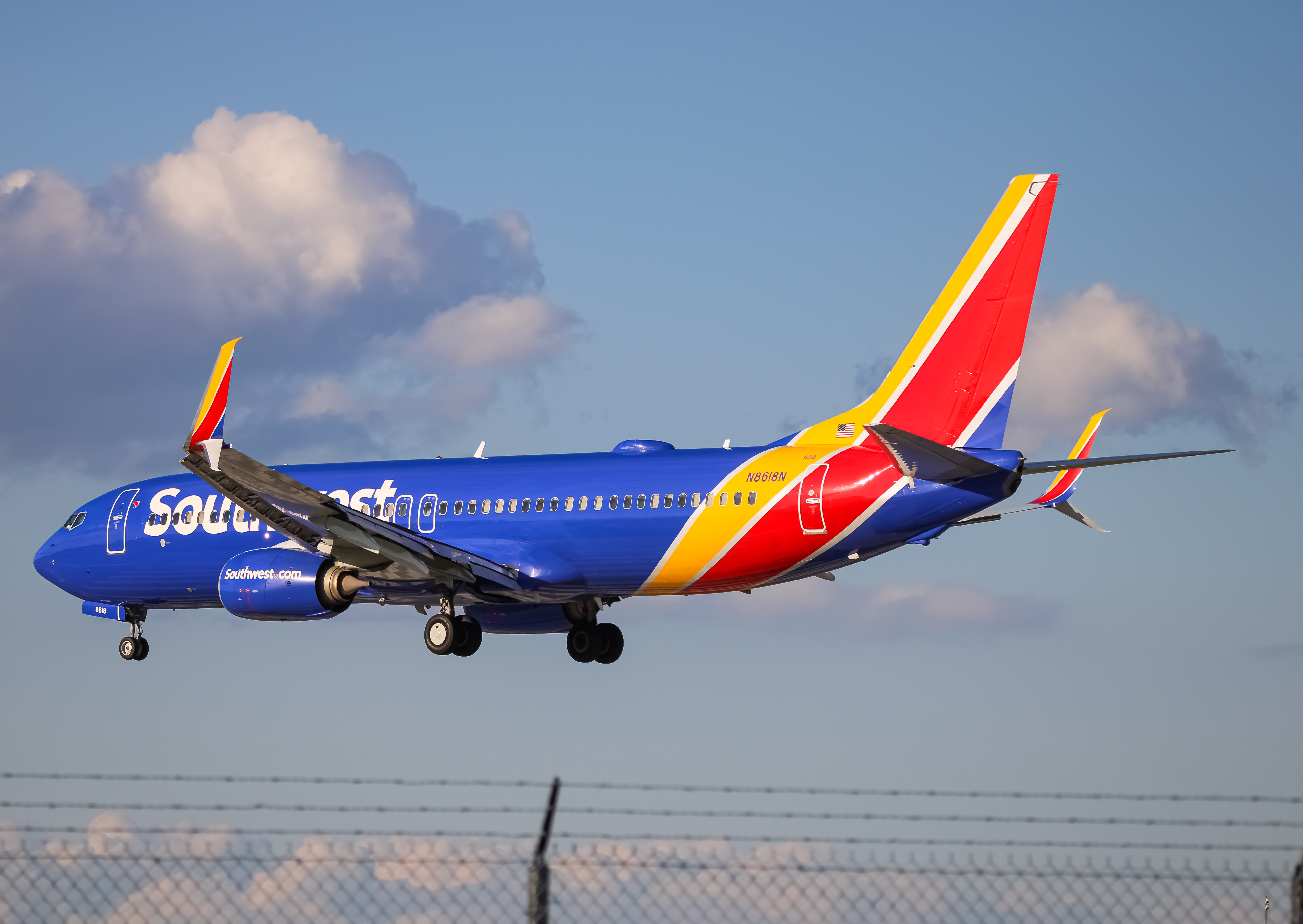 Full size: Southwest Airlines Boeing 737-800 N8618N at Baltimore/Washington International Thurgood Marshall Airport