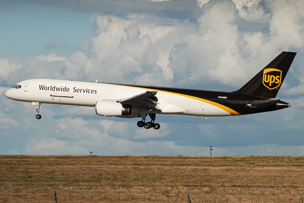Full size: United Parcel Service Boeing 757-200F N444UP at Dallas-Fort Worth International Airport