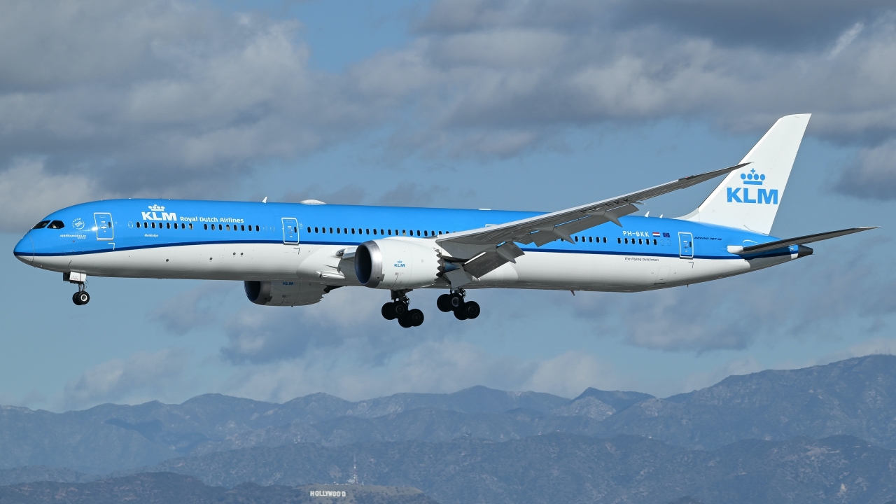 Full size: KLM Boeing 787-10 PH-BKK at Los Angeles International Airport