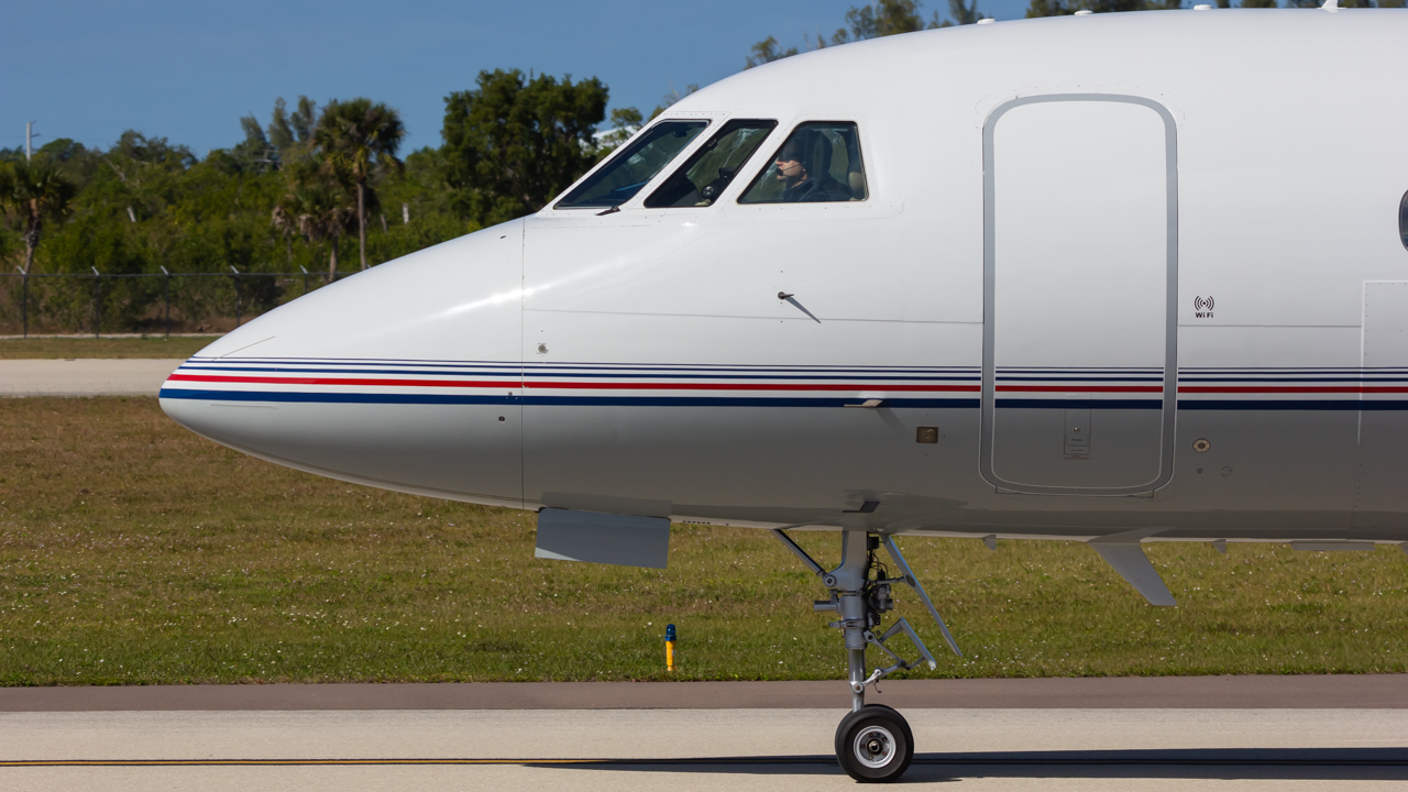 Full size: PRIVATE Dassault Falcon 2000EX N992CE at Naples Municipal Airport