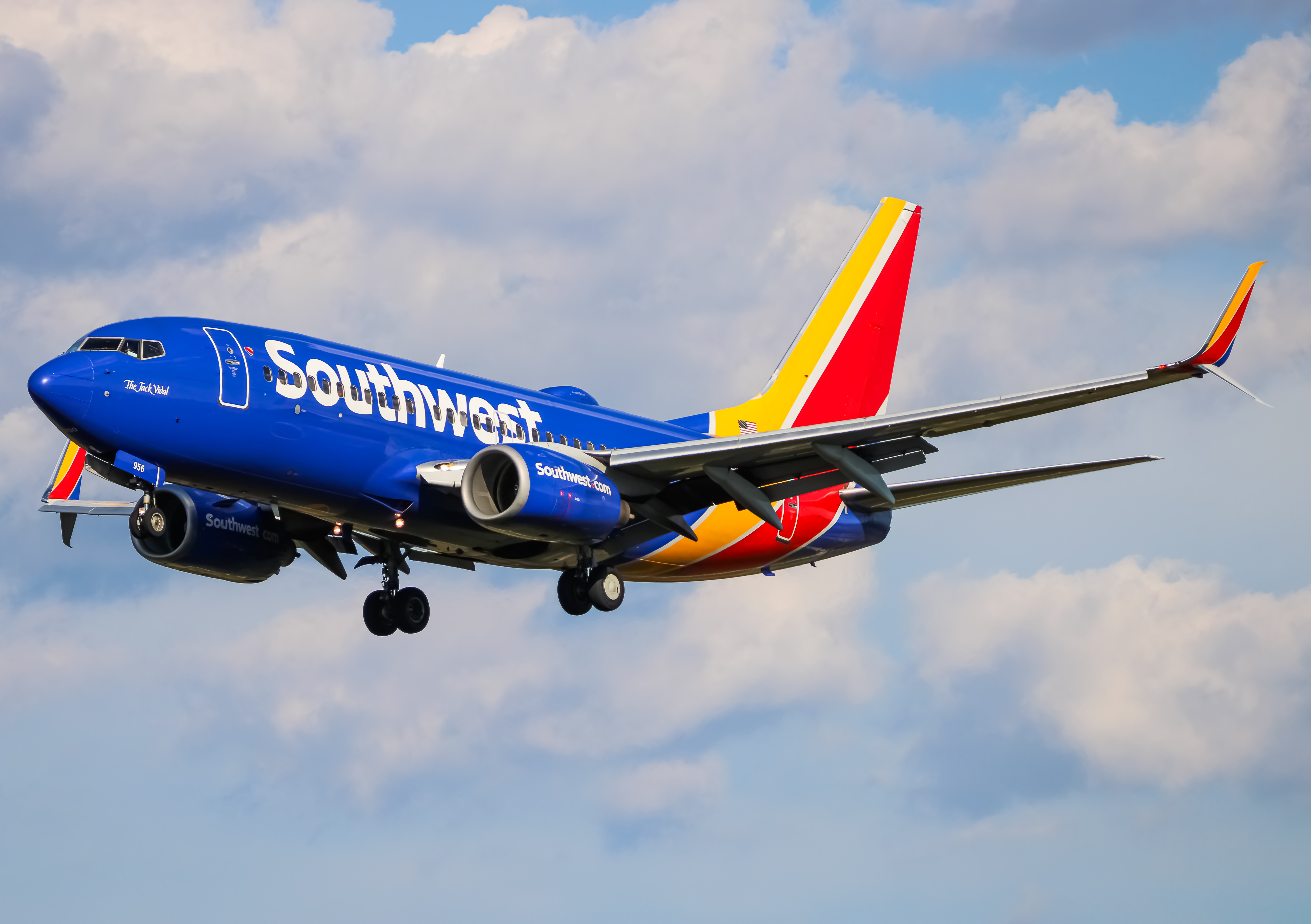 Full size: Southwest Airlines Boeing 737-700 N956WN at Baltimore/Washington International Thurgood Marshall Airport
