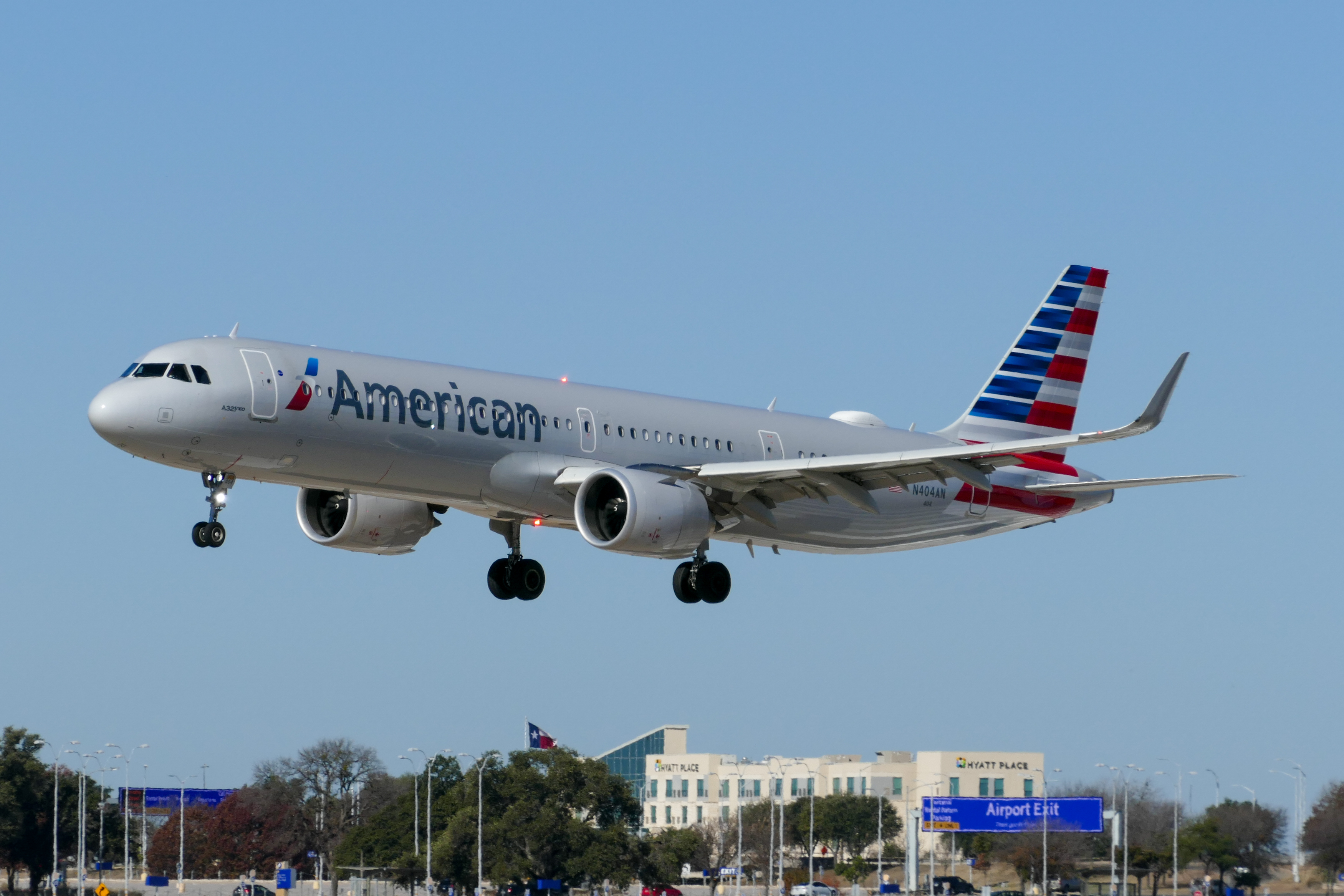 Full size: American Airlines Airbus A321NEO N404AN  at Austin-Bergstrom International Airport
