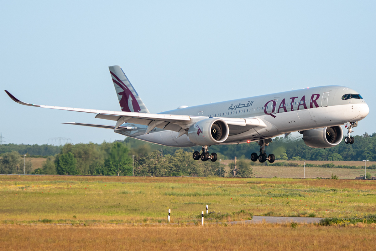 Full size: Qatar Airways Airbus A350-900 A7-ALR at Berlin Brandenburg Airport