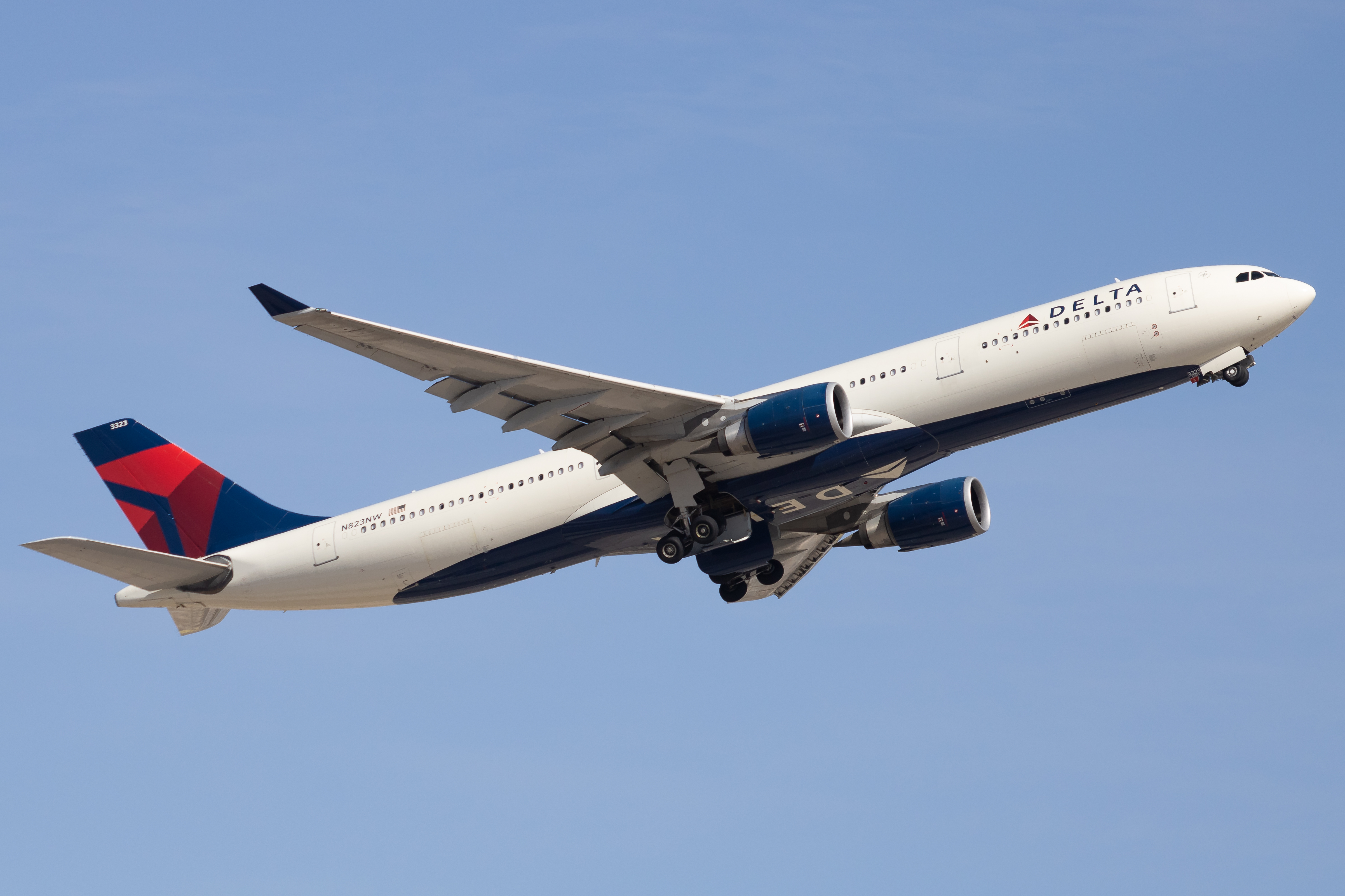 Full size: Delta Airlines Airbus A330-300 N823NW at Phoenix Sky Harbor International Airport