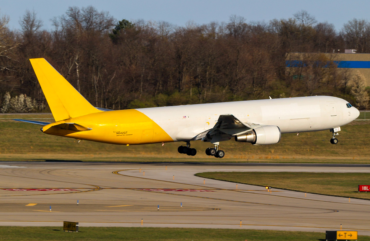 Full size: Polar Air Boeing 767-300F N642GT at Cincinnati/Northern Kentucky International Airport