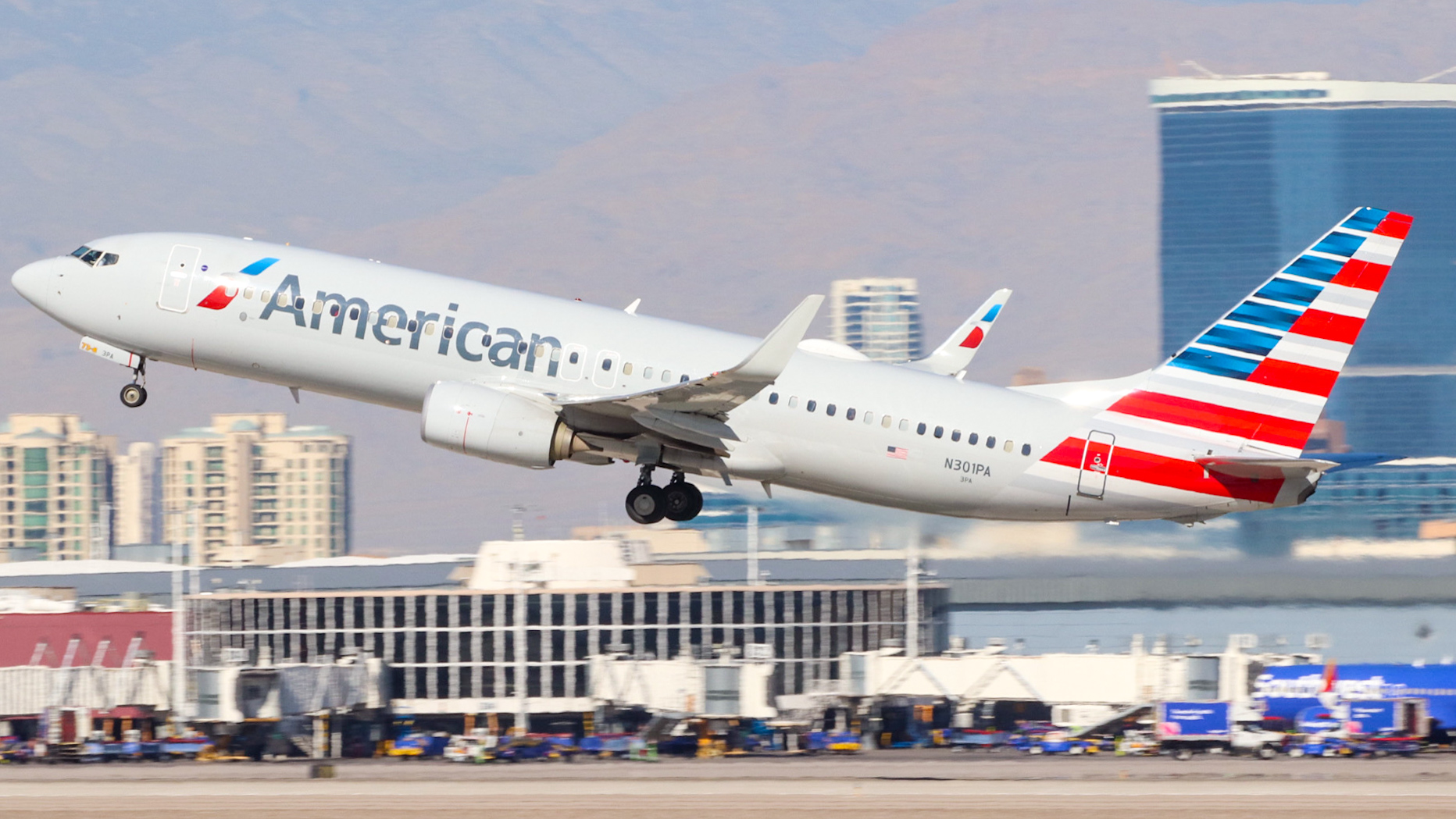 Full size: American Airlines Boeing 737-800 N301PA at Harry Reid International Airport
