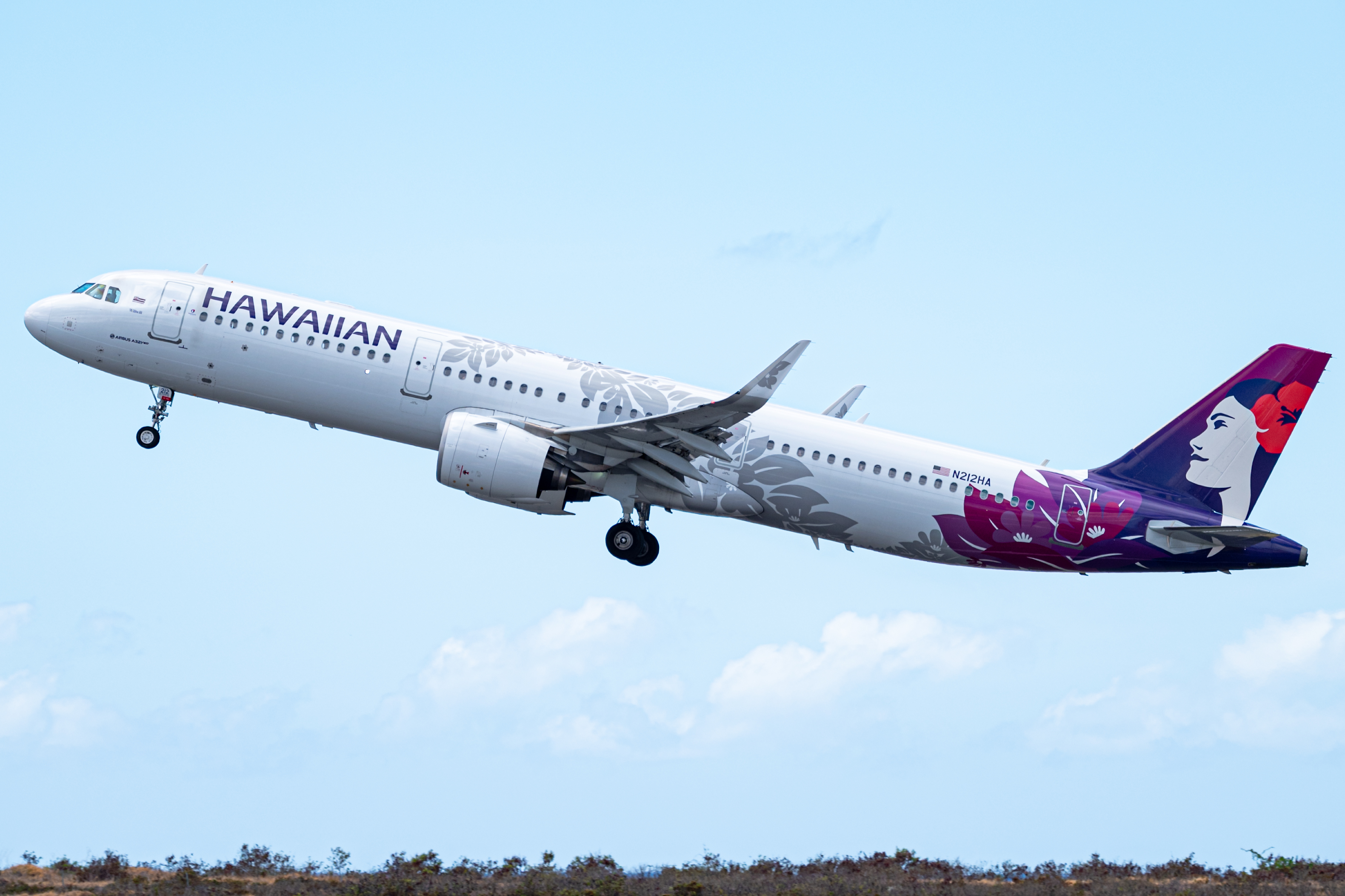 Full size: Hawaiian Airlines Airbus A321NEO N212HA at Daniel K Inouye International Airport