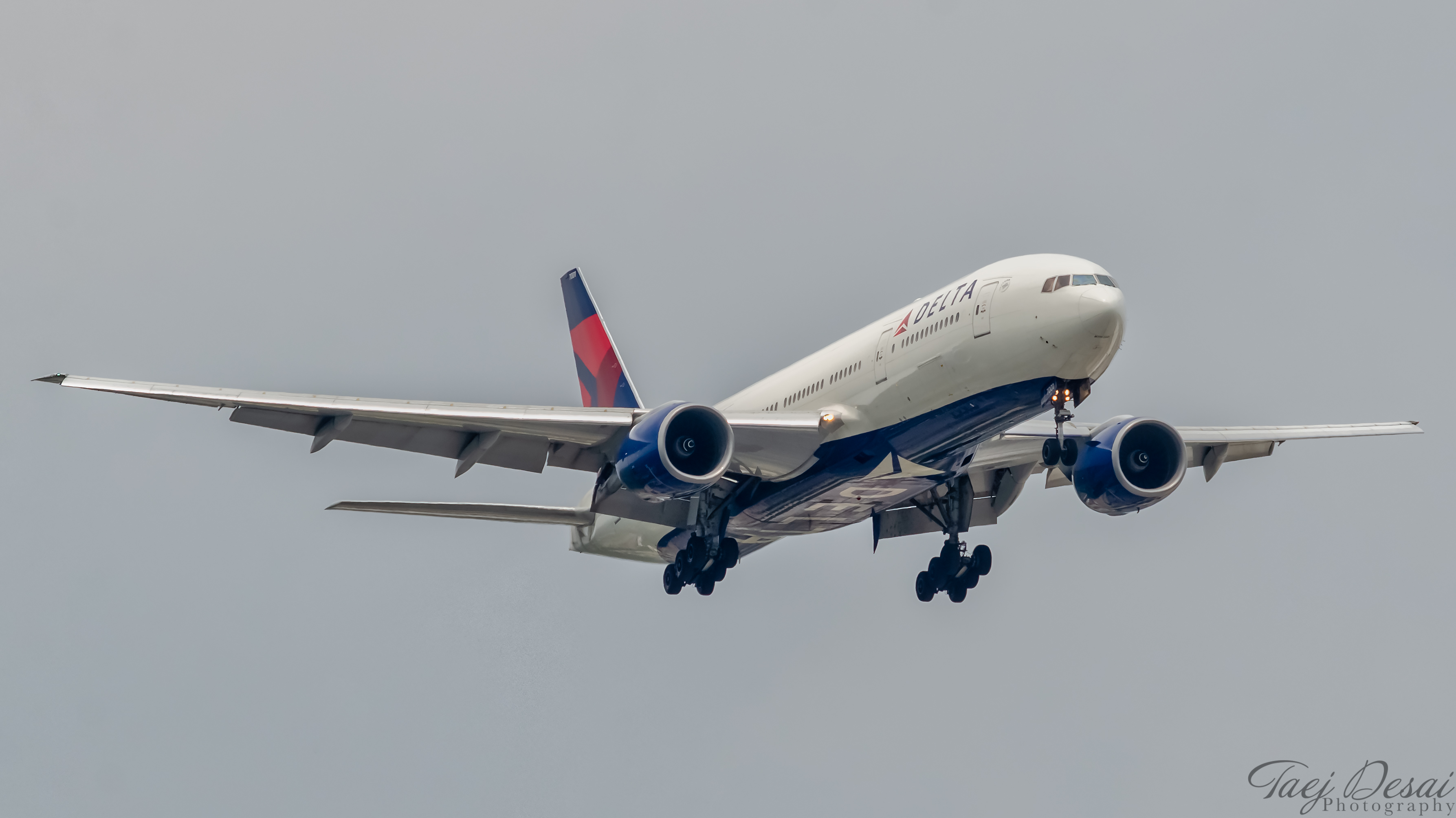 Full size: Delta Airlines Boeing 777-200 N860DA at Chicago O'Hare International Airport