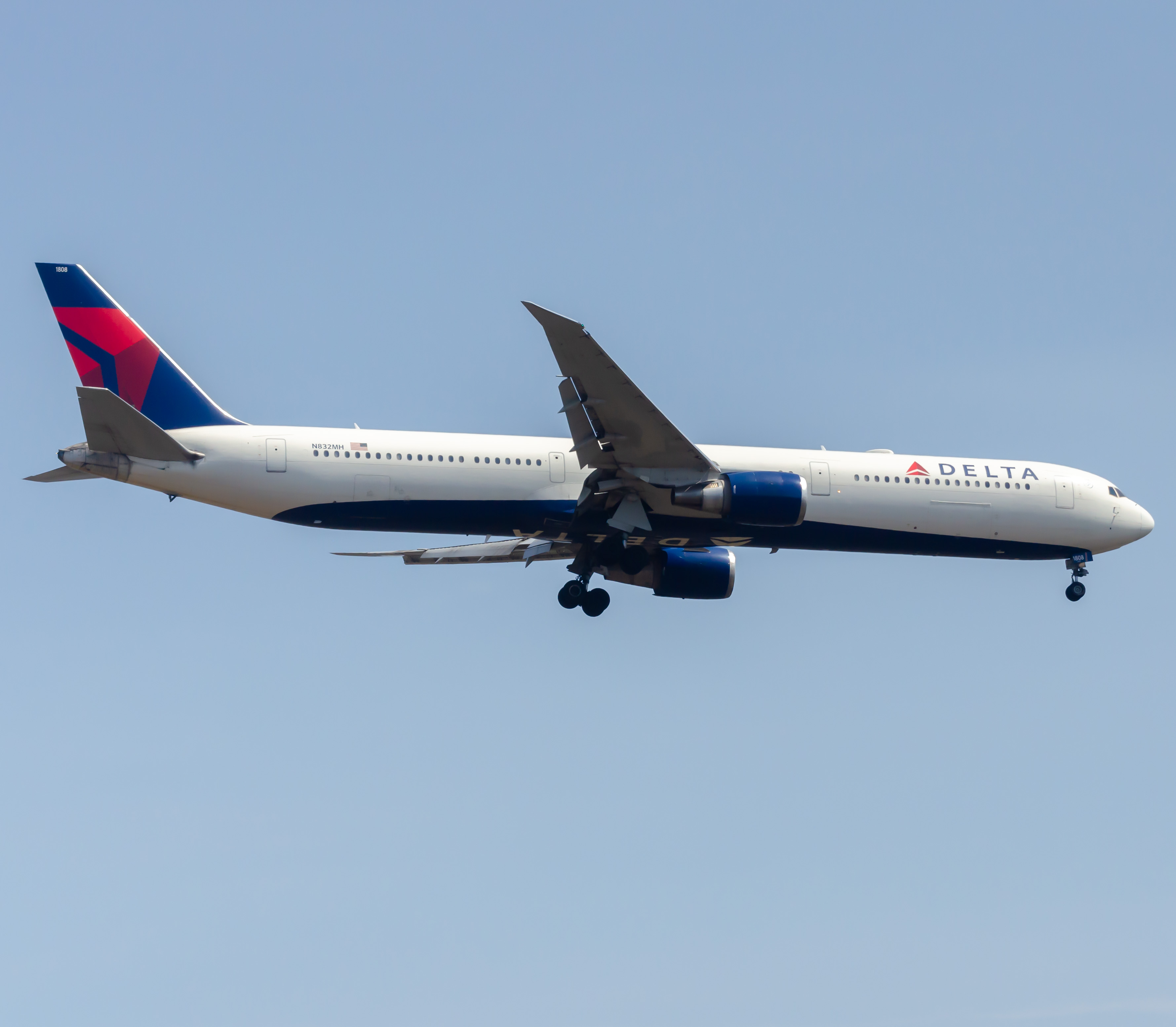 Full size: Delta Airlines Boeing 767-400ER N832MH at John F. Kennedy International Airport