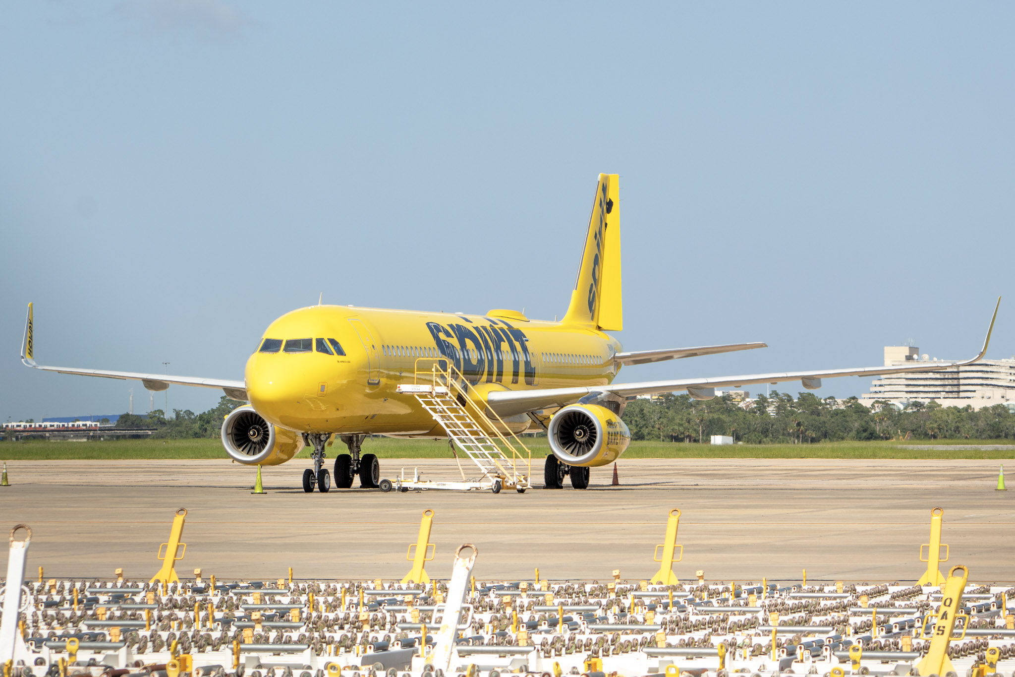 Full size: Spirit Airlines Airbus A321-200 N684NK at Orlando International Airport