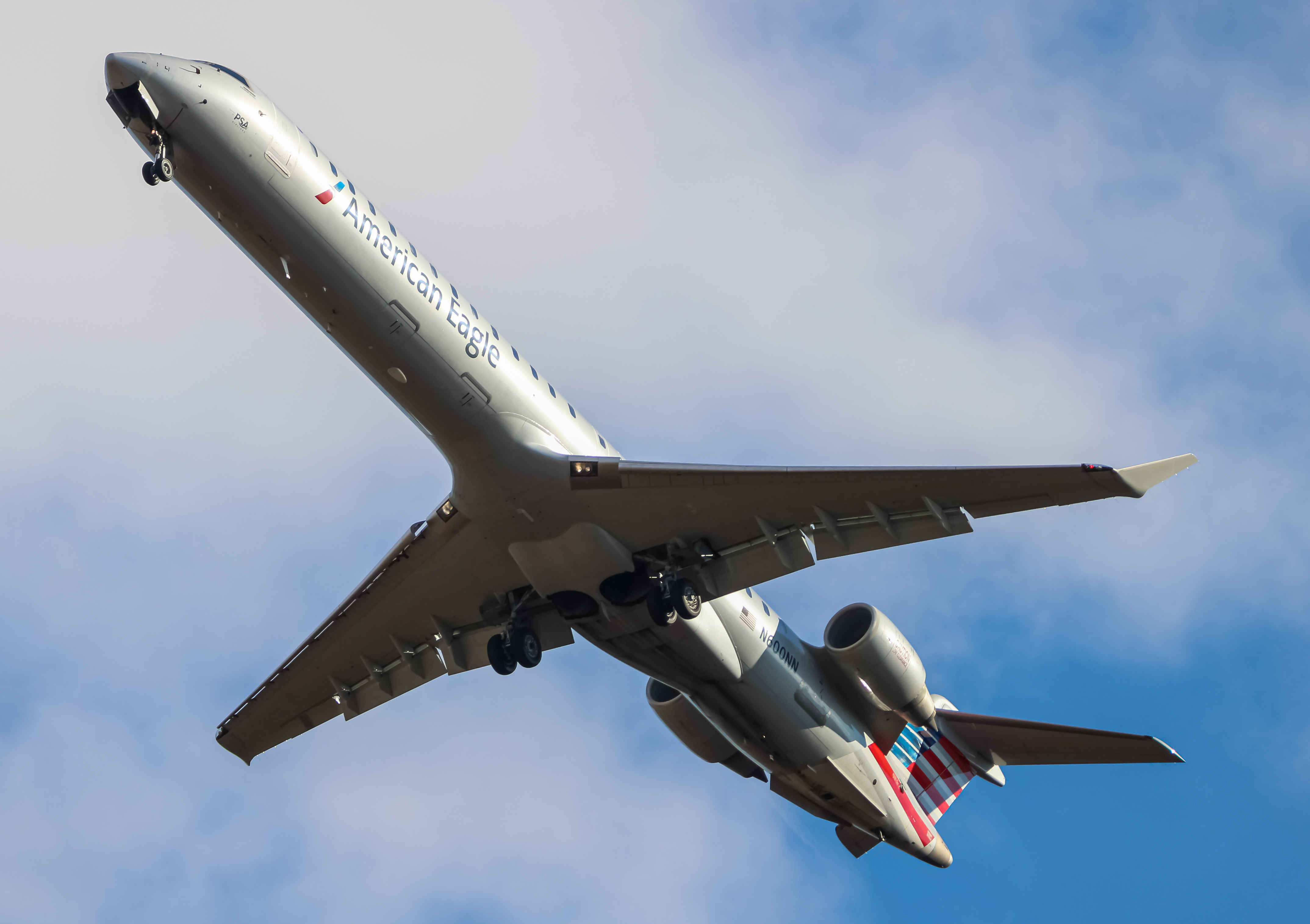 Full size: American Eagle Mitsubishi CRJ-900 N600NN at Washington Dulles International Airport