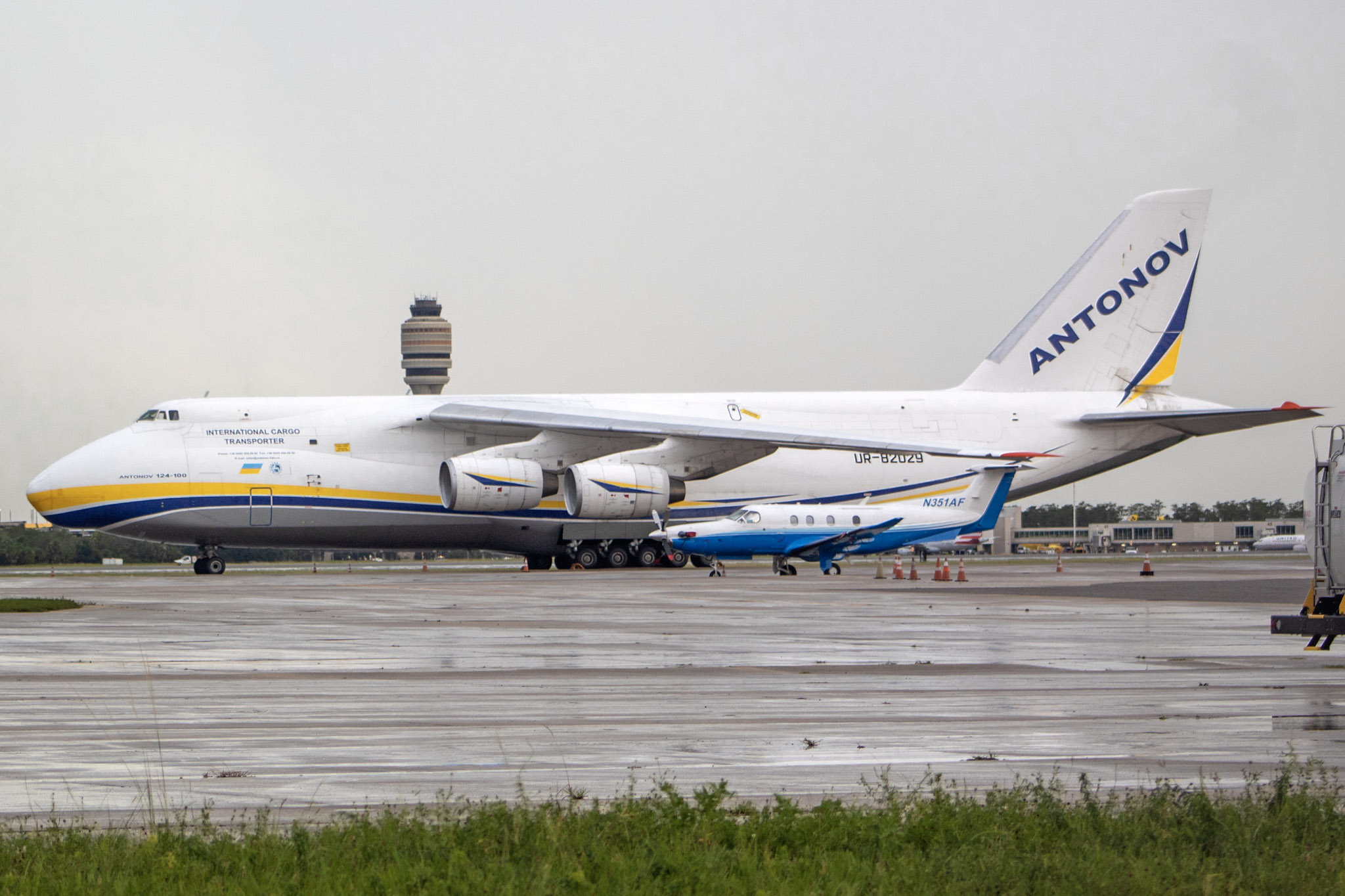 Full size: Antonov Airlines Antonov An-124 UR-92029 at Orlando International Airport