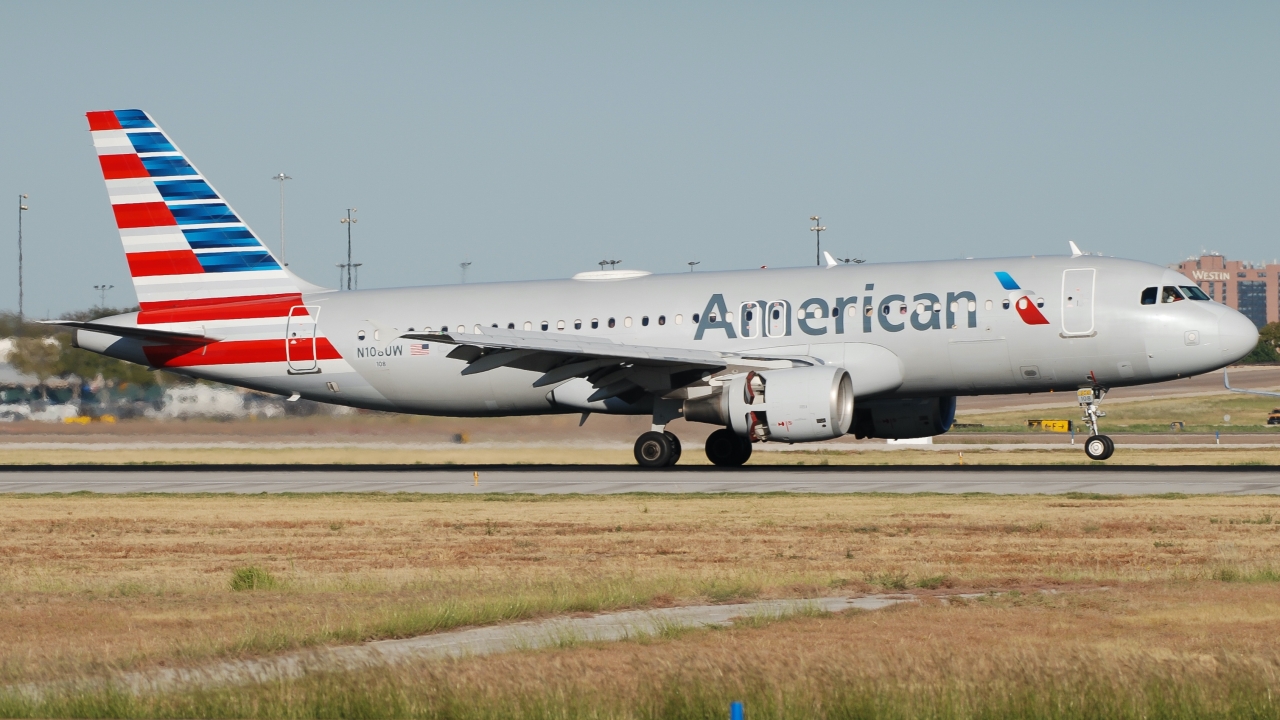 Full size: American Airlines Airbus A320 N108UW at Dallas-Fort Worth International Airport