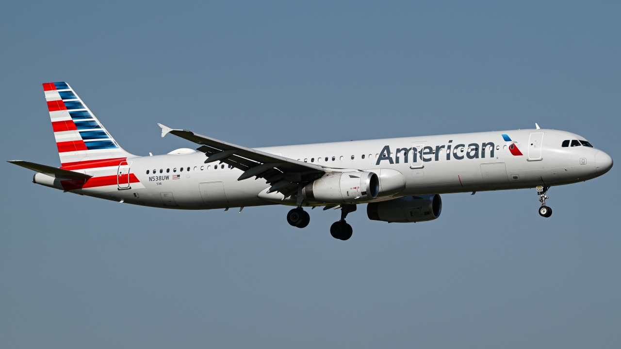 Full size: American Airlines Airbus A321-200 N538UW at Dallas-Fort Worth International Airport