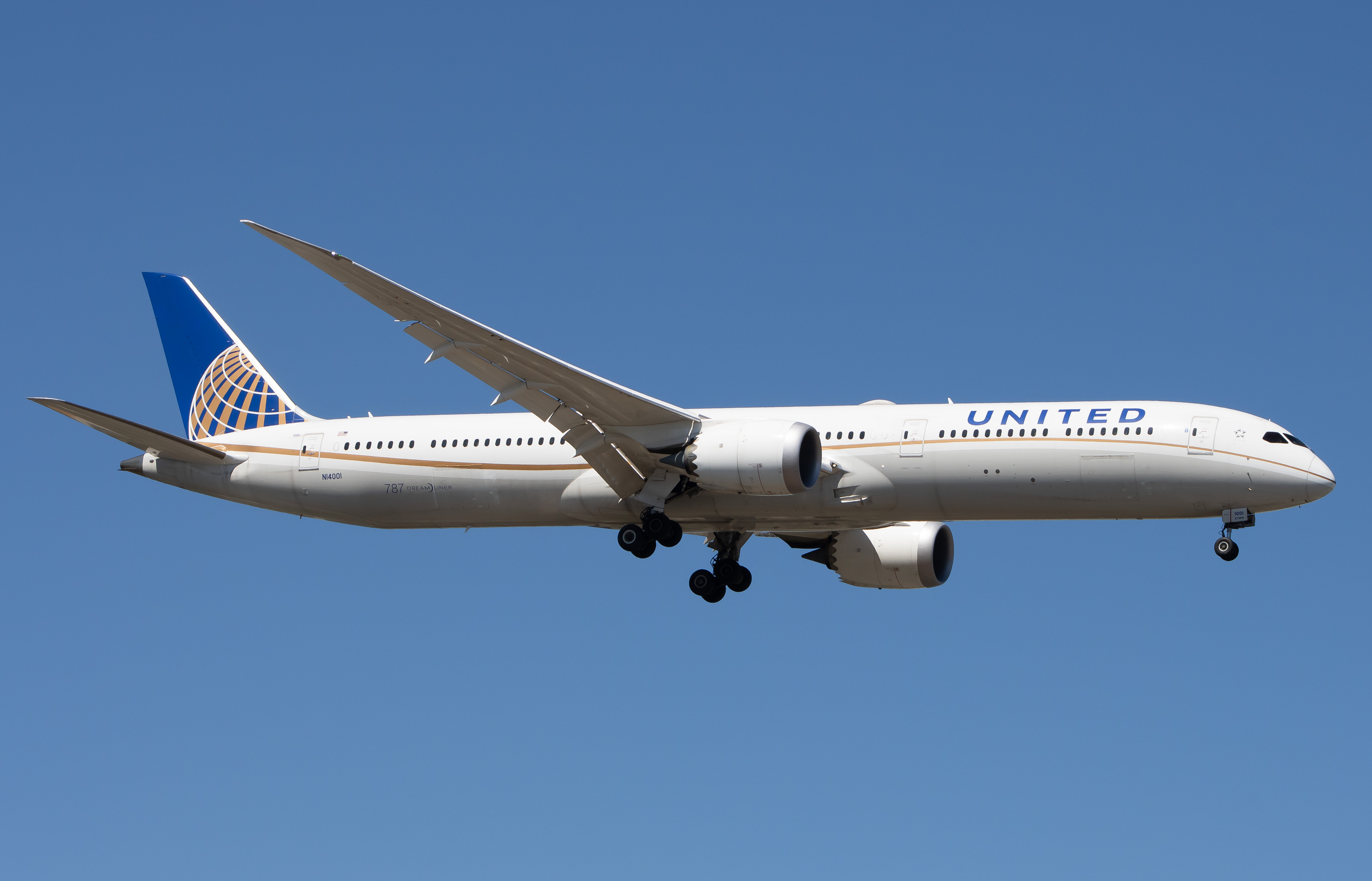 Full size: United Airlines Boeing 787-10 N14001 at Newark Liberty International Airport