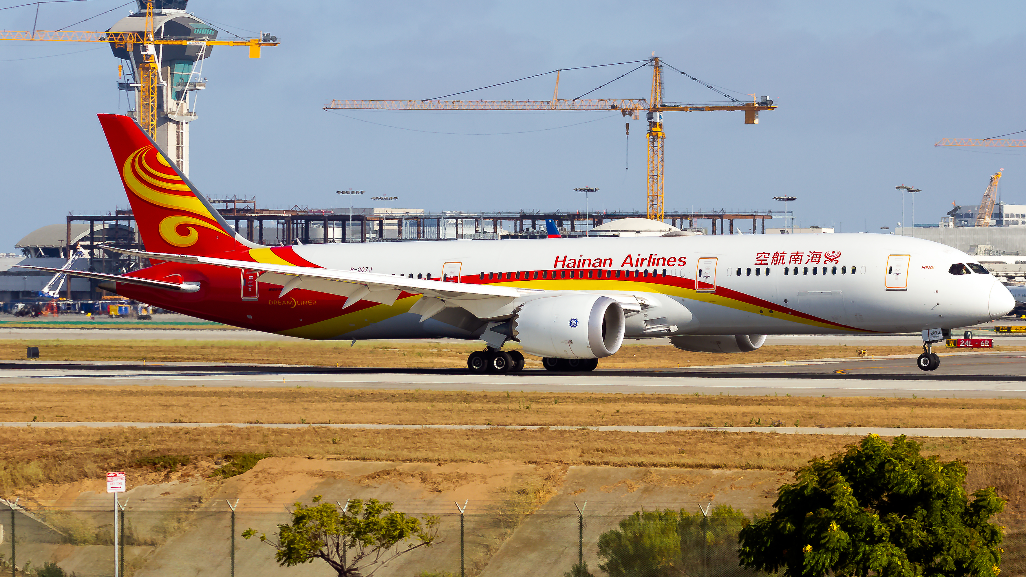 Full size: Hainan Airlines  Boeing 787-9 B-207J at Los Angeles International Airport