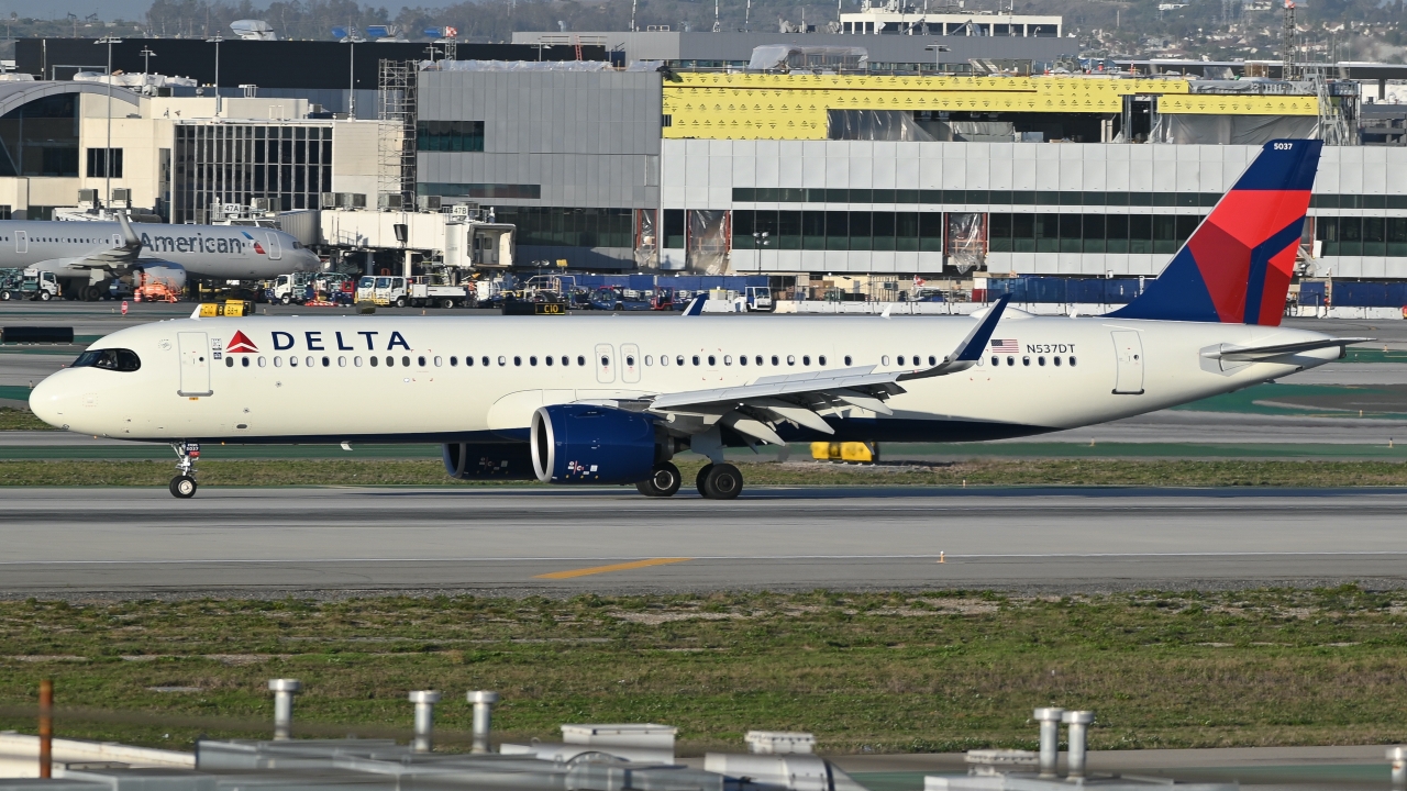 Full size: Delta Airlines Airbus A321NEO N537DT at Los Angeles International Airport