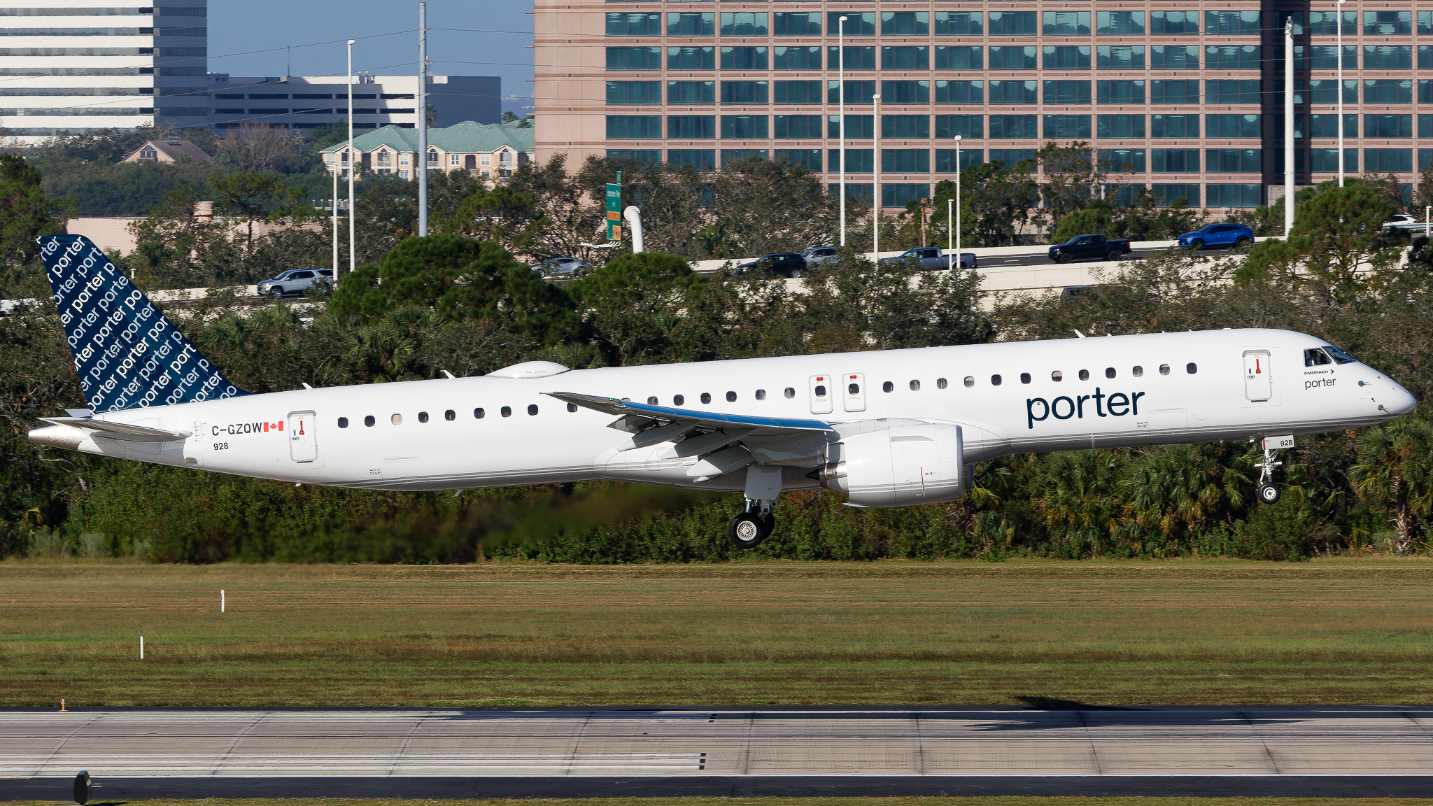 Full size: Porter Airlines Embraer E195-E2 C-GZQW at Tampa International Airport