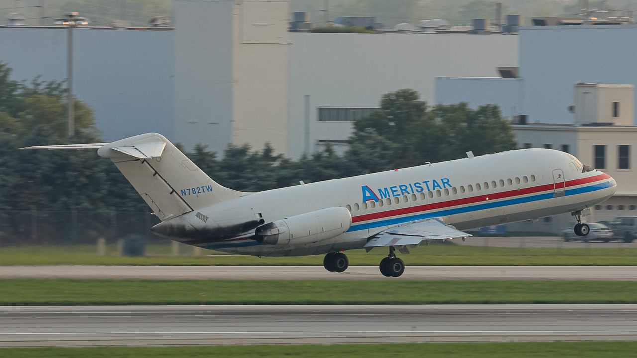 Full size: Ameristar Jet Douglas DC-9 N782TW at John Glenn Columbus International Airport