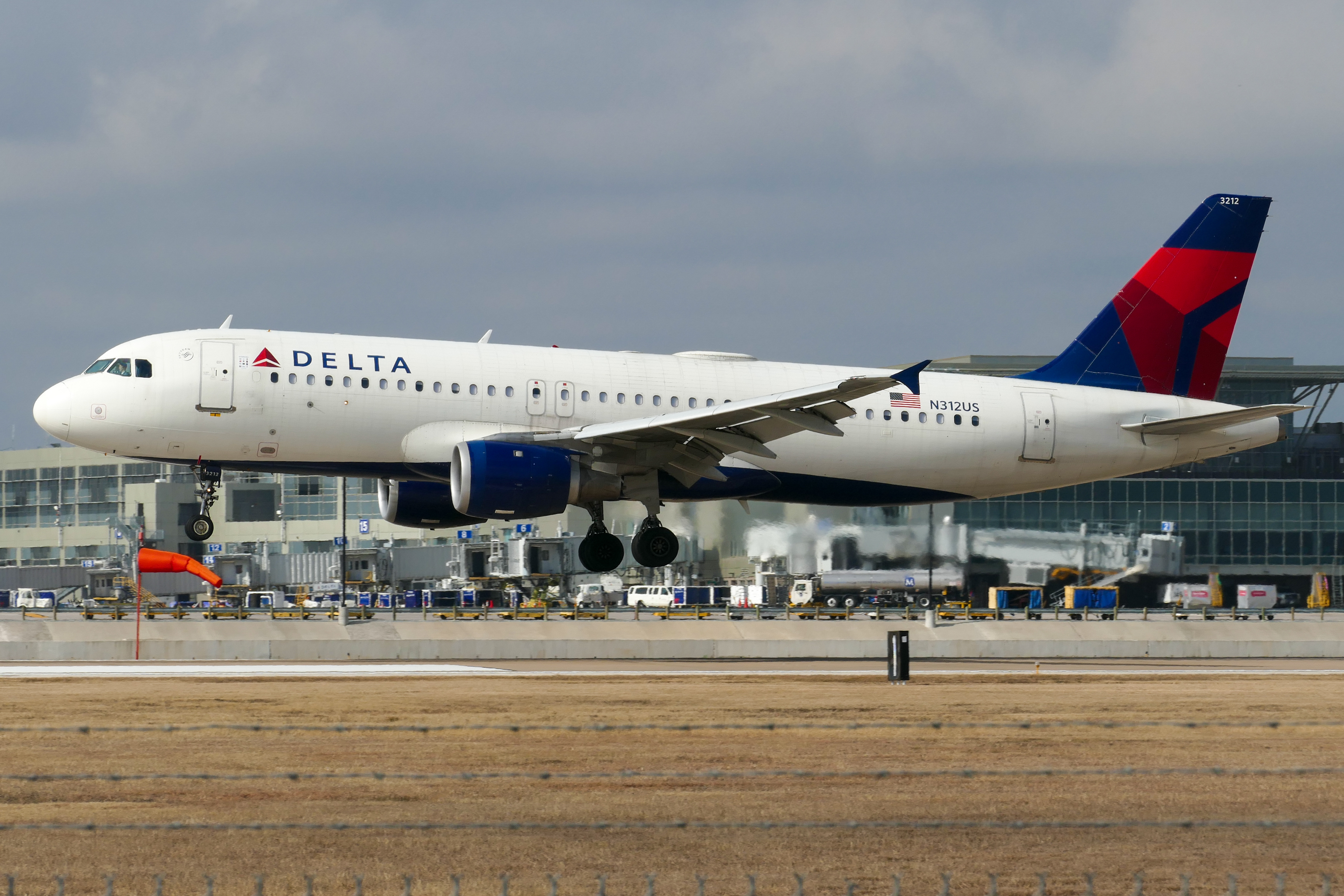 Full size: Delta Airlines Airbus A320-211 N312US at Austin-Bergstrom International Airport