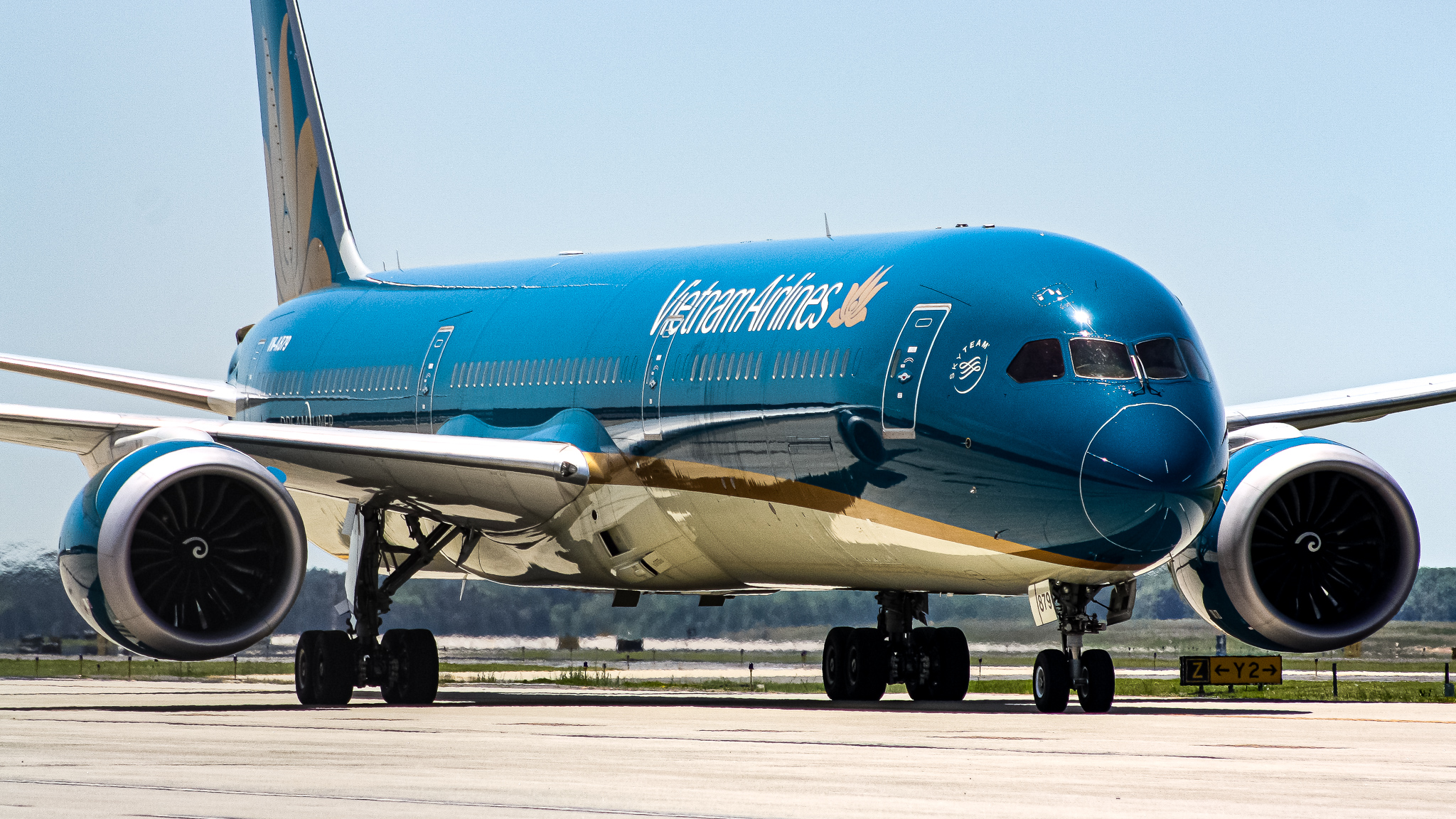 Full size: Vietnam Airways Boeing 787-10 VN-A879 at Washington Dulles International Airport