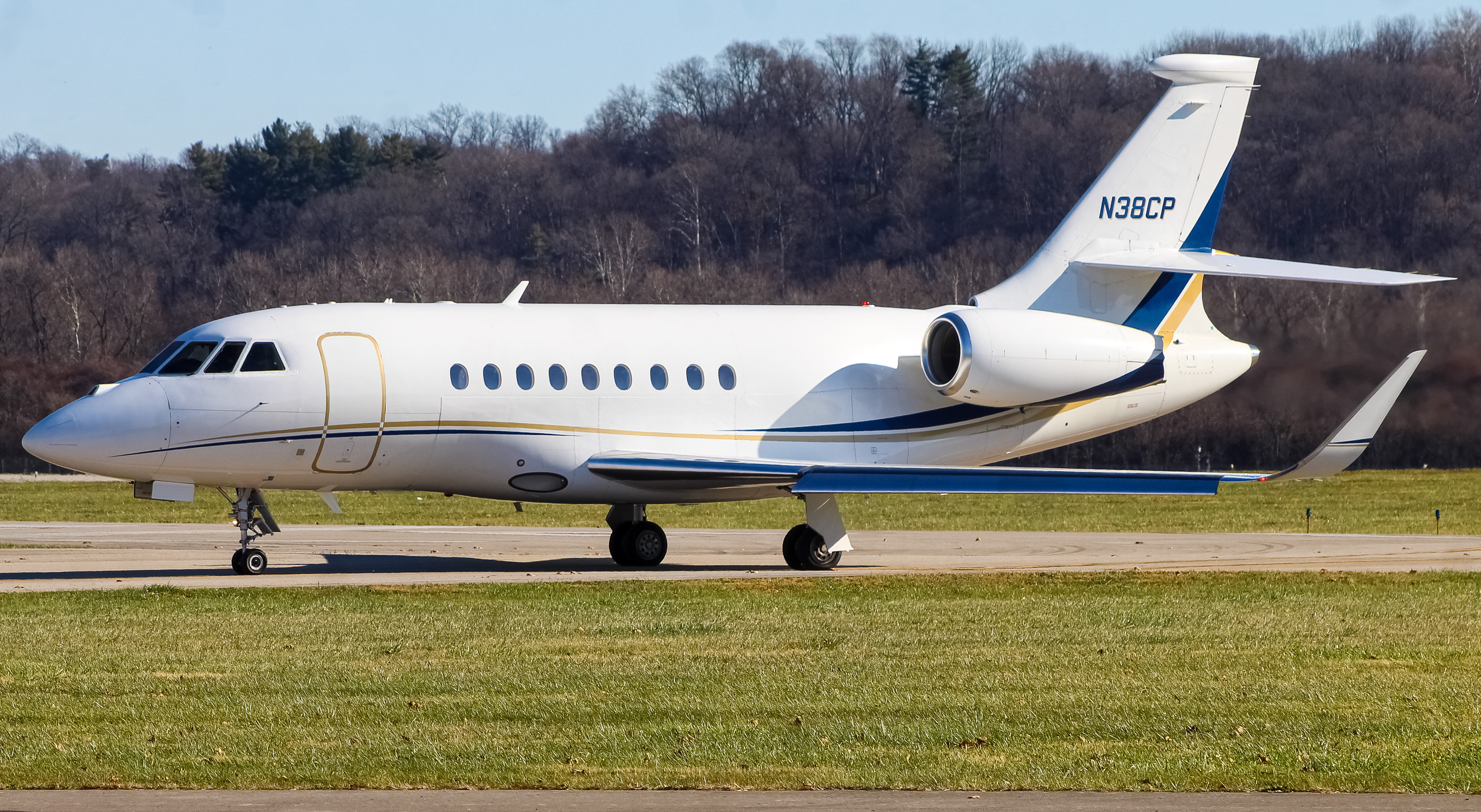 Full size: PRIVATE  Dassault Falcon 2000EX N38CP at Cincinnati Municipal Airport/Lunken Field
