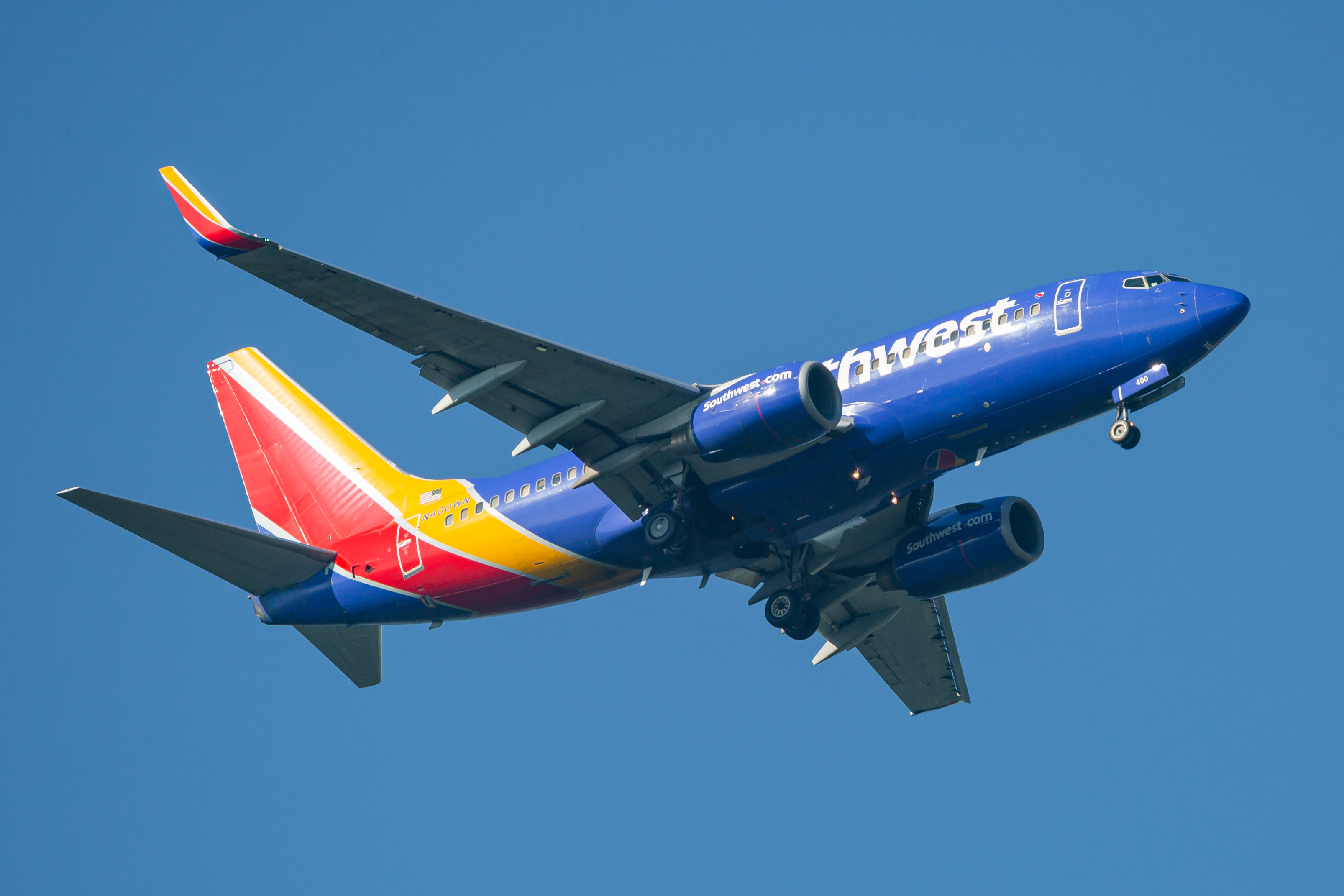 Full size: Southwest Airlines Boeing 737-700 N400WN at Baltimore/Washington International Thurgood Marshall Airport