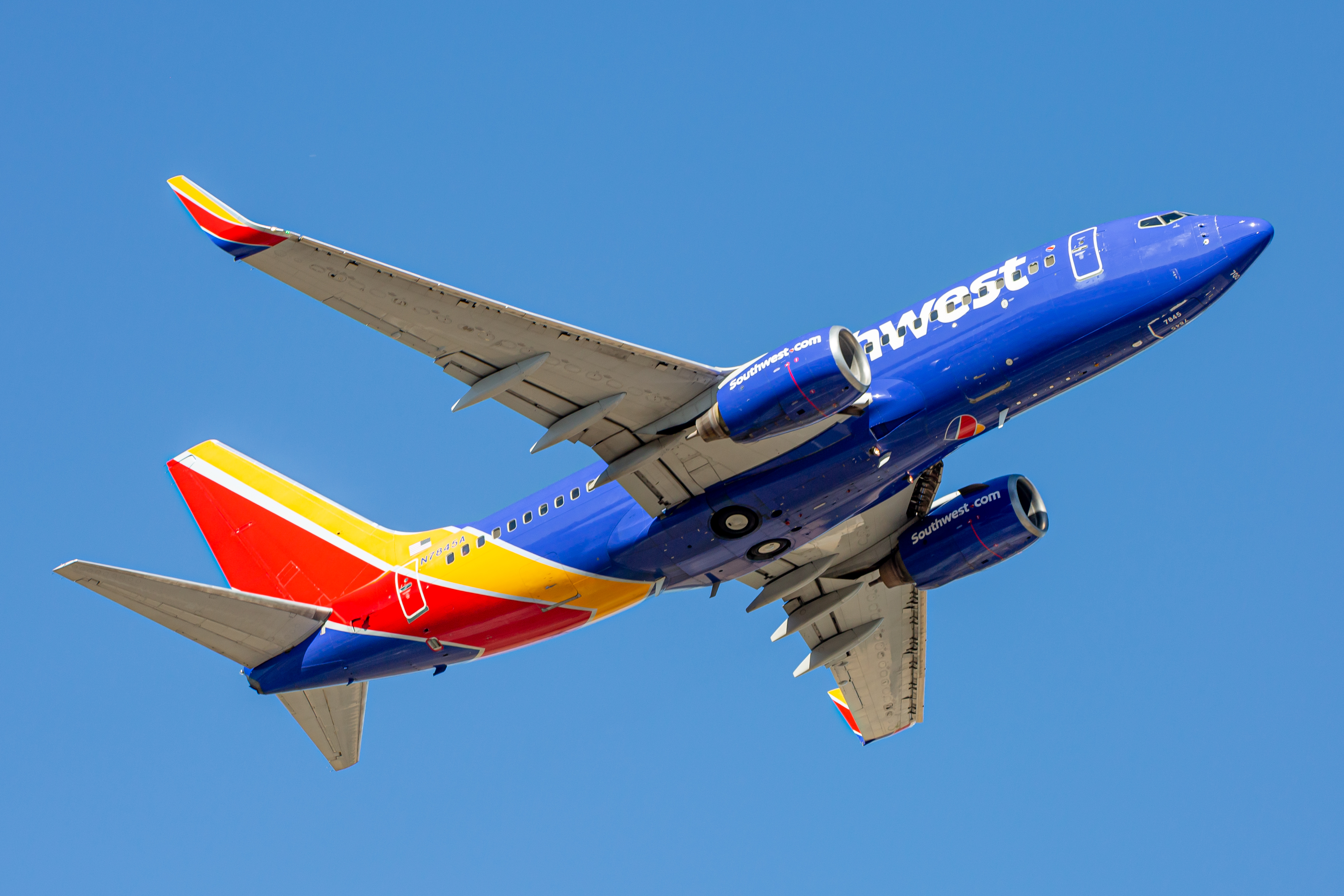 Full size: Southwest Airlines Boeing 737-700 N7845A at Baltimore/Washington International Thurgood Marshall Airport