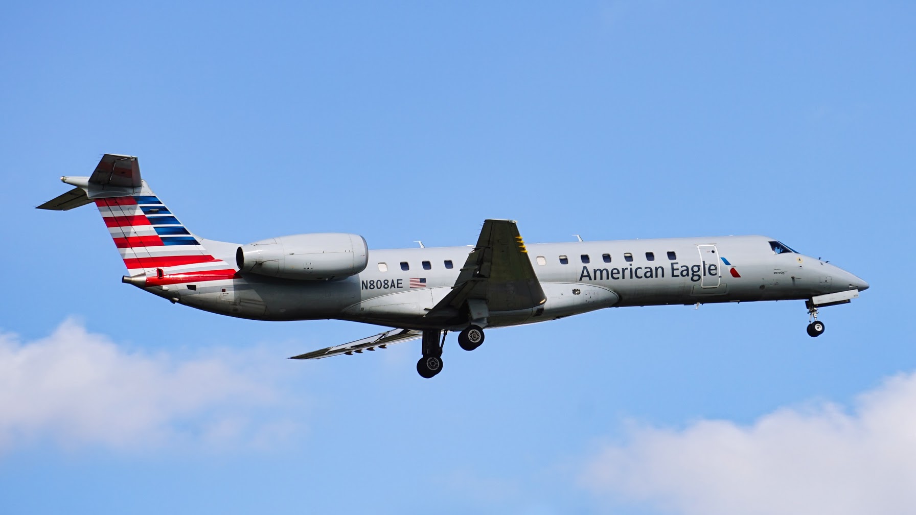 Full size: American Eagle Embraer ERJ145 N808AE at Dallas-Fort Worth International Airport