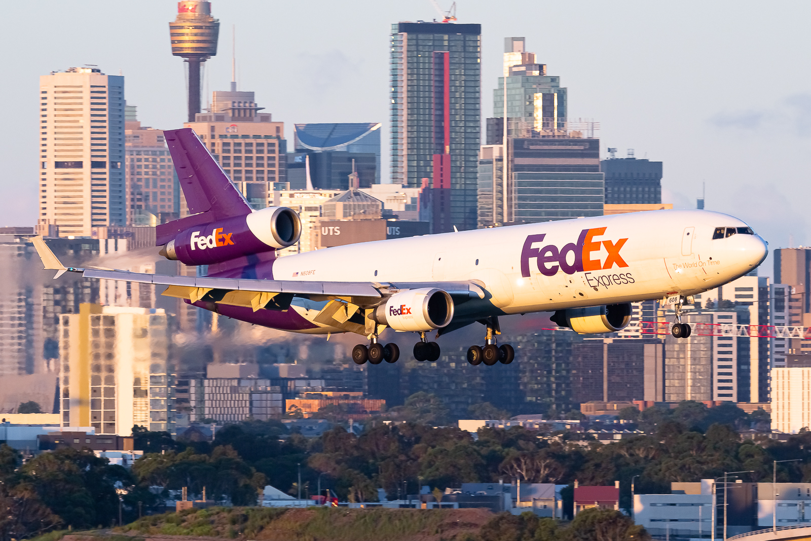 Full size: FedEx McDonnell Douglas MD-11F N608FE at Sydney Kingsford Smith Airport