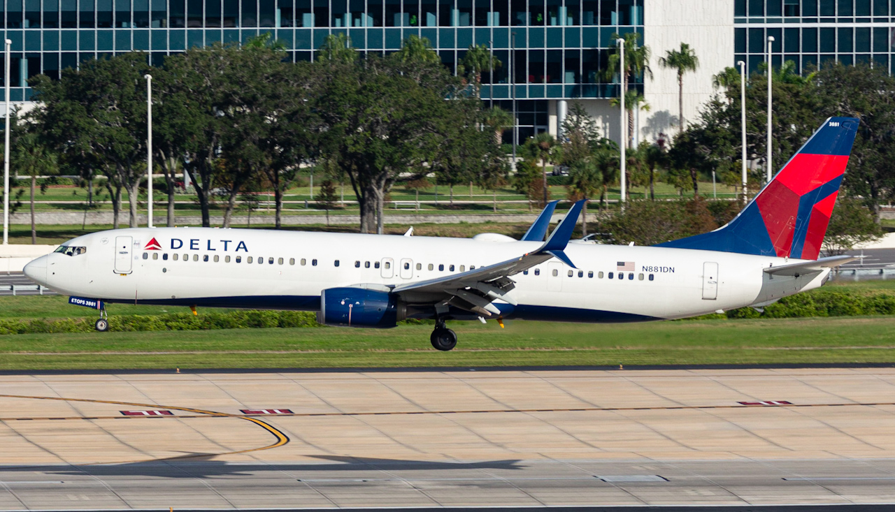 Full size: Delta Airlines Boeing 737-900ER N881DN at Tampa International Airport