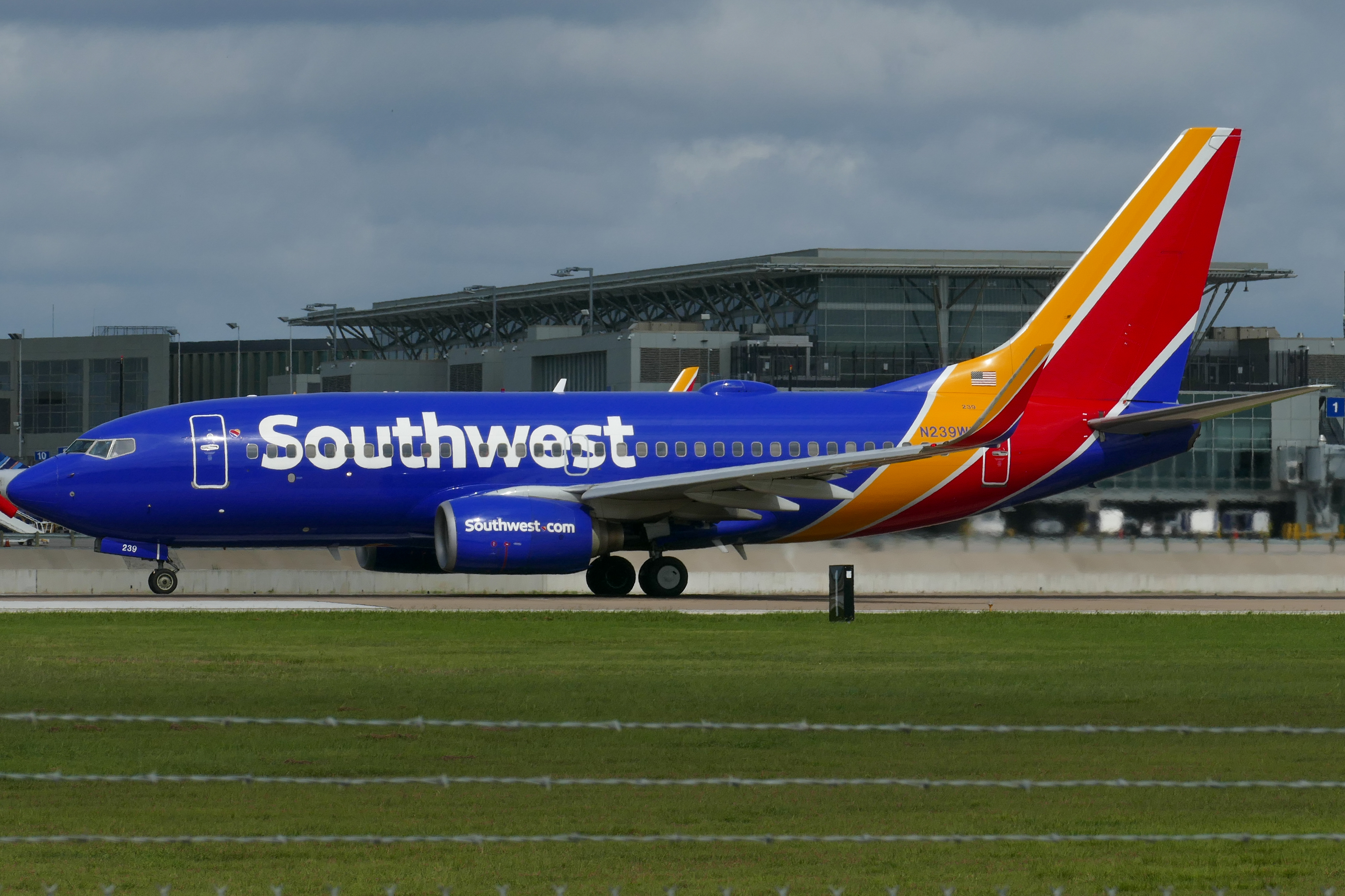 Full size: Southwest Airlines Boeing 737-700 N239WN at Austin-Bergstrom International Airport