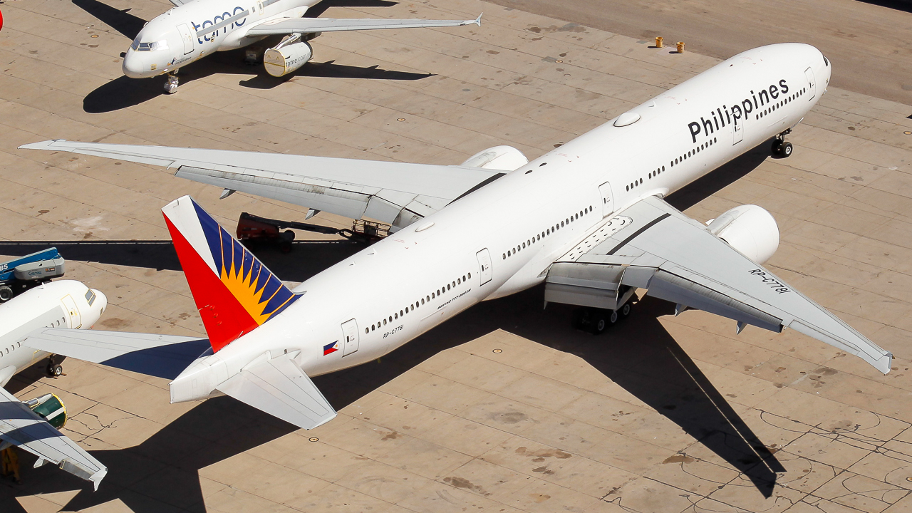Full size: Philippine Airlines Boeing 777-300ER RP-C7781 at Pinal Airpark