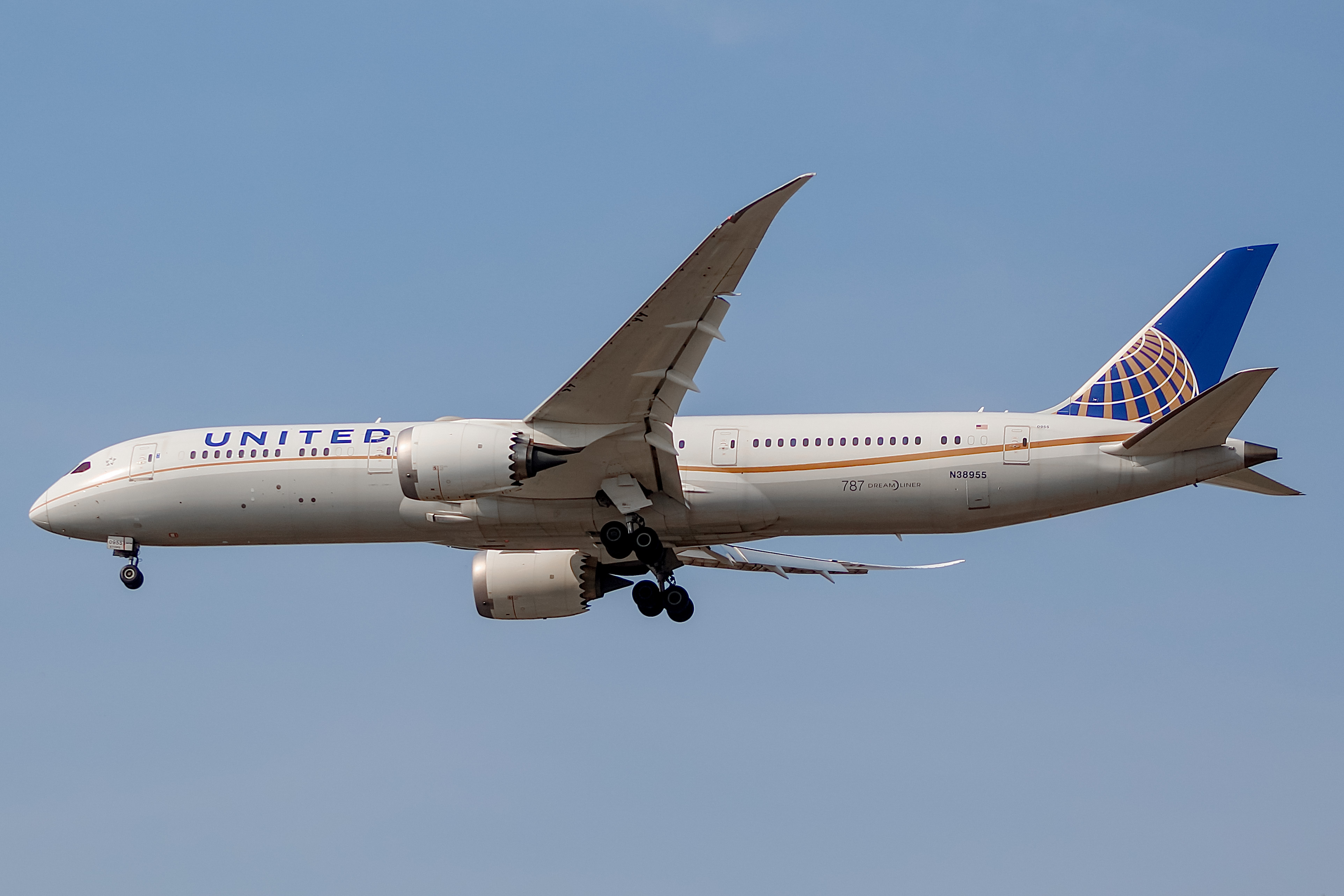 Full size: United Airlines Boeing 787-9 N38955 at Chicago O'Hare International Airport