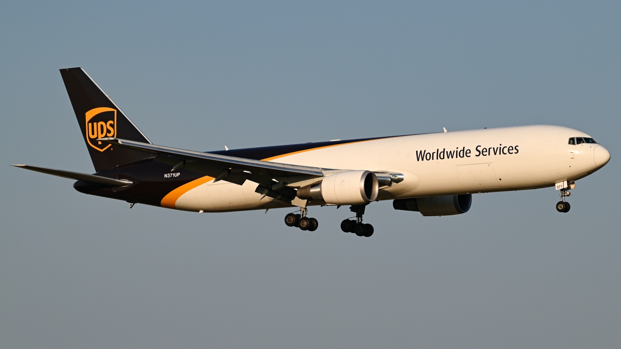 Full size: United Parcel Service Boeing 767-300F N371UP at Dallas-Fort Worth International Airport
