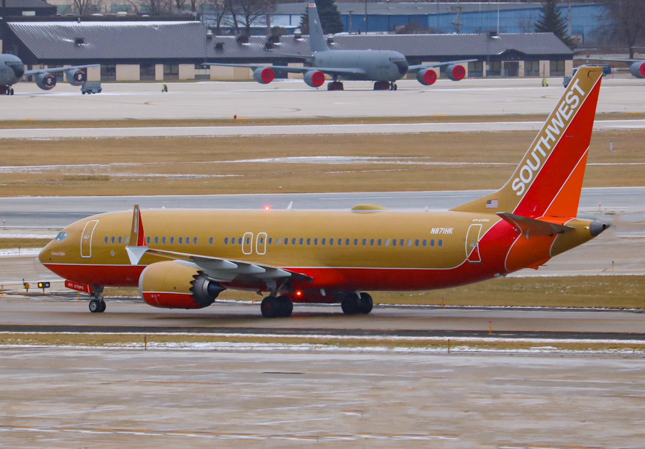 Full size: Southwest Airlines Boeing 737 MAX 8 N871HK at Louisville Muhammad Ali International Airport