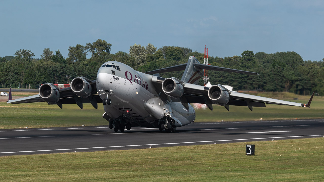 Full size: Qatar Emiri Air Force Boeing C-17 Globemaster III A7-MAB at Fairford Airport