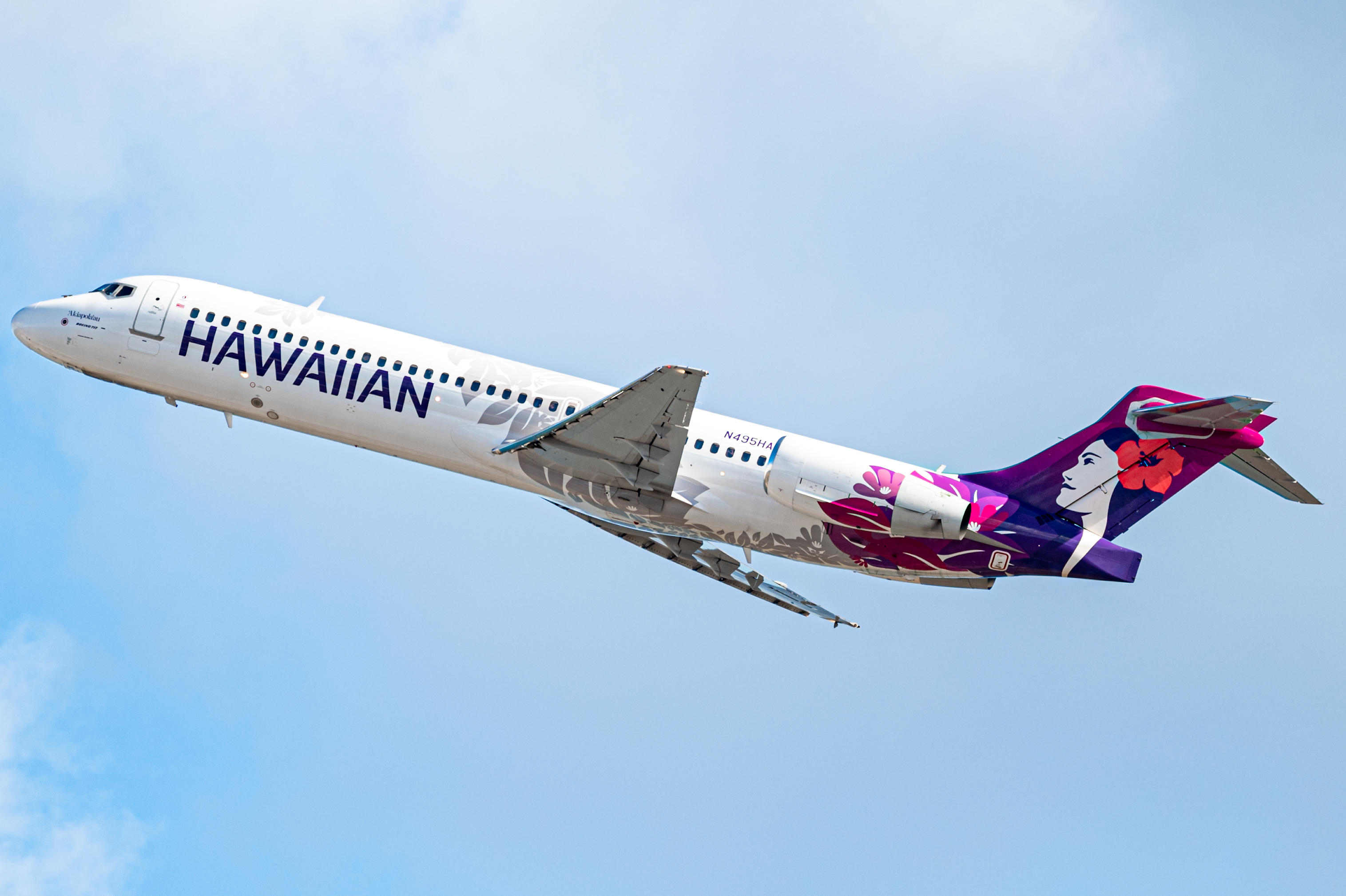 Full size: Hawaiian Airlines Boeing 717-200 N495HA at Daniel K Inouye International Airport