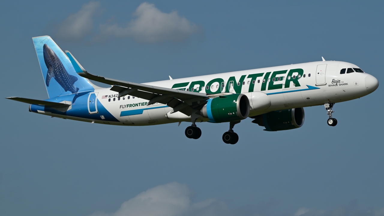 Full size: Frontier Airlines Airbus A320NEO N342FR at Orlando International Airport