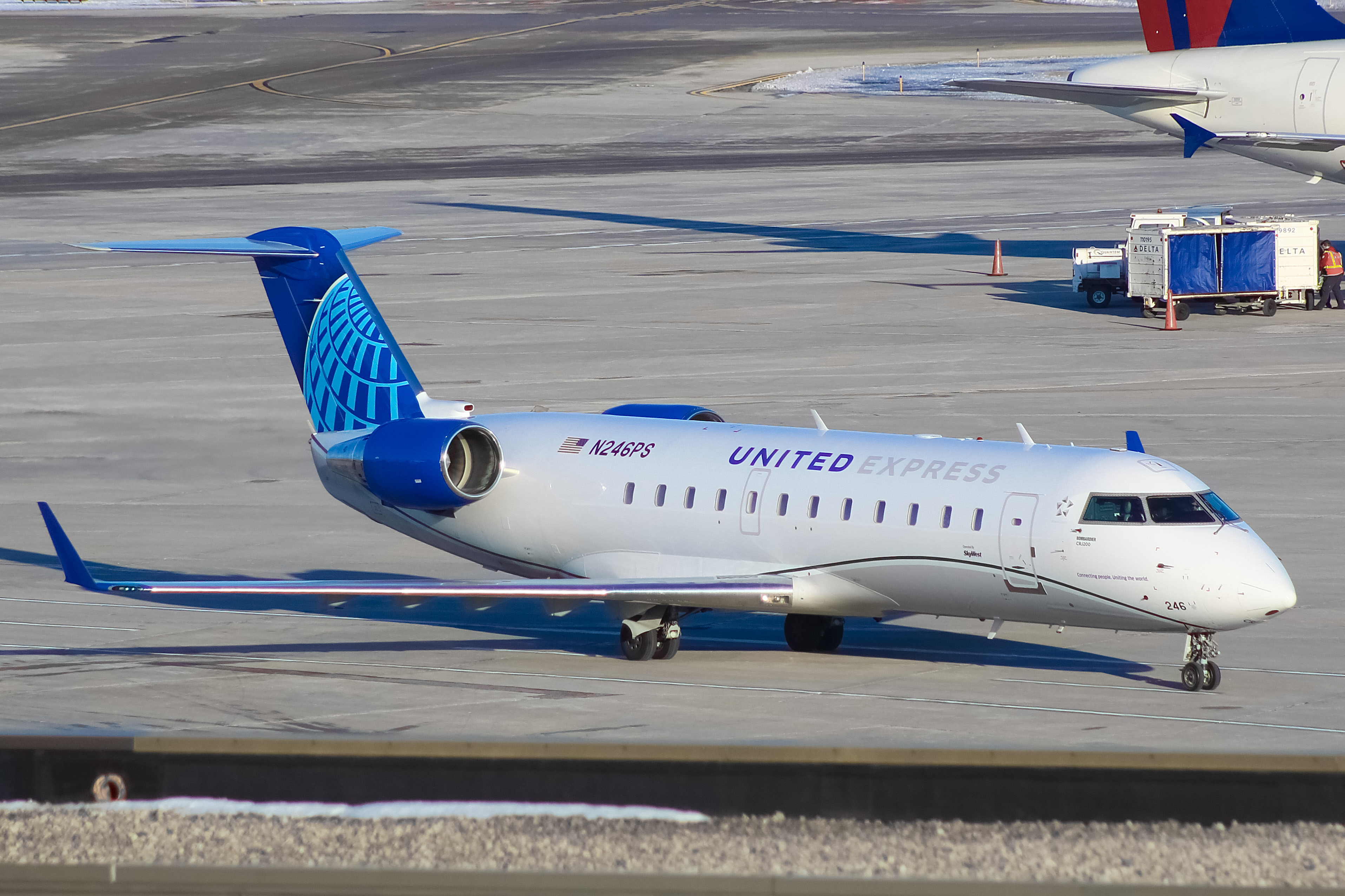 Full size: United Express Mitsubishi CRJ-200LR N246PS at General Mitchell International Airport