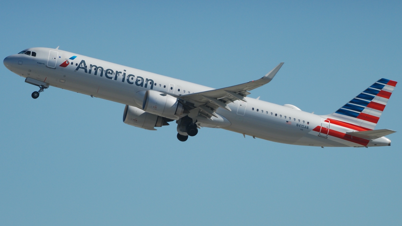 Full size: American Airlines Airbus A321NEO N415AN at Los Angeles International Airport