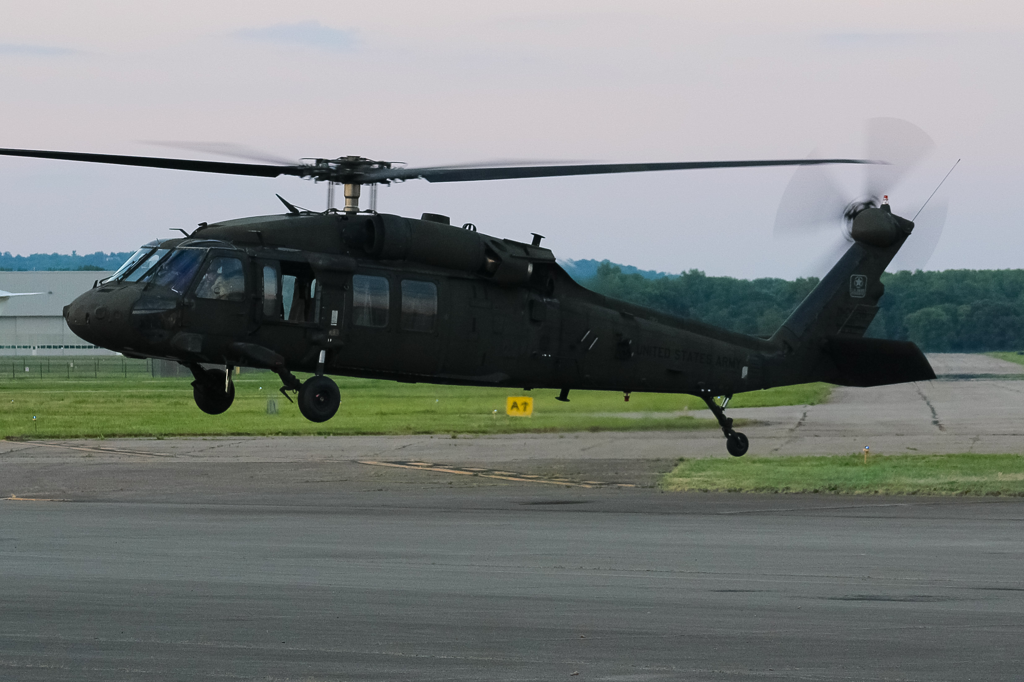 Full size: USA - United States Army Sikorsky UH-60L Blackhawk N/A at Cincinnati Municipal Airport/Lunken Field