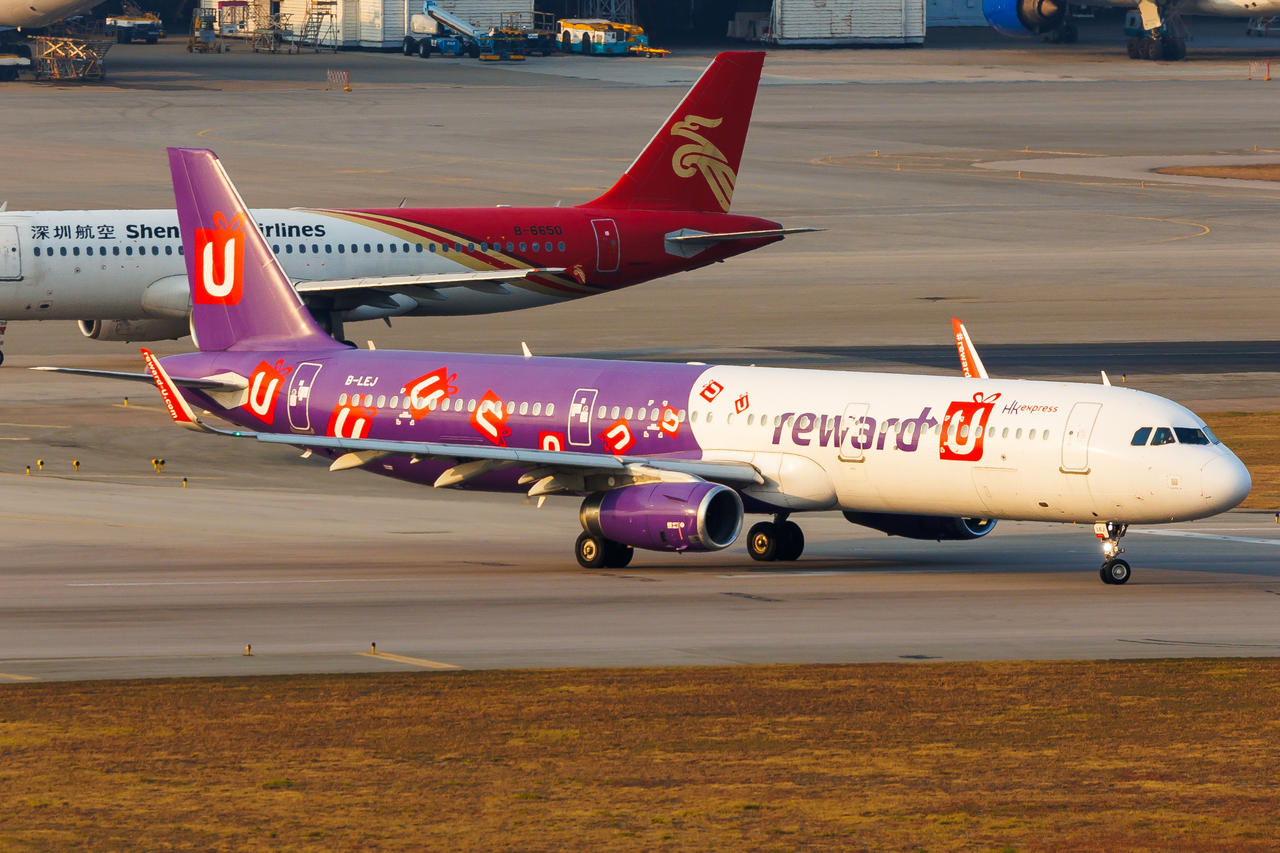 Full size: Hong Kong Express Airbus A321-200 B-LEJ at Hong Kong International Airport